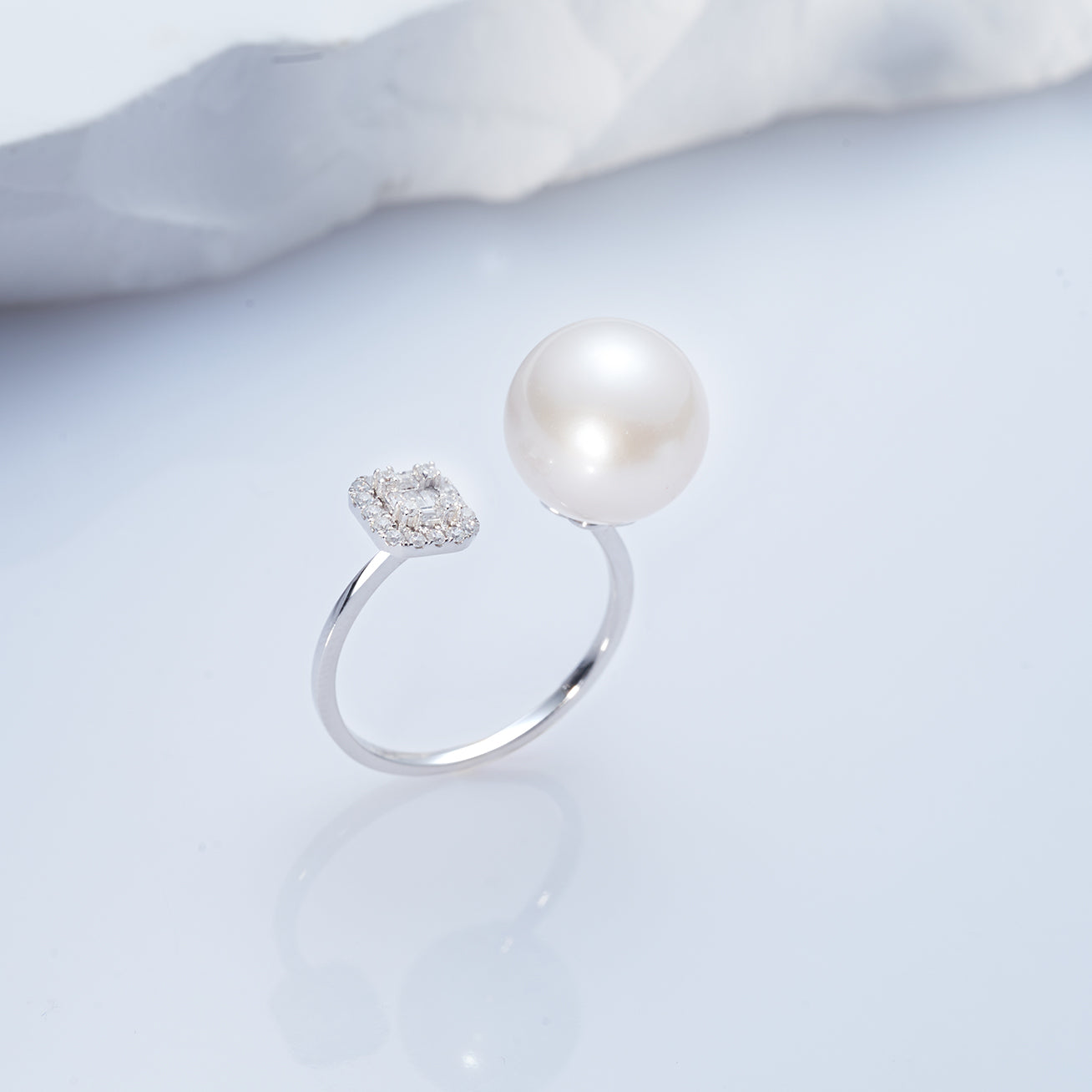 18K Gold Edison Pearl Ring KR00089 - Elegant Pearl Jewelry for Women, Perfect for Weddings, Anniversaries & Special Occasions