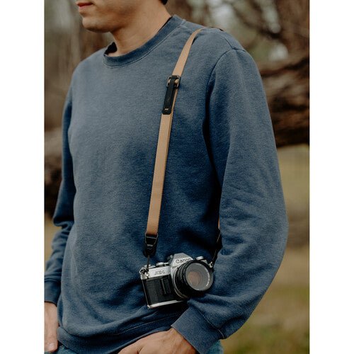 Peak Design Leash (Coyote) - Premium Camera Strap for DSLR & Mirrorless Cameras - Secure & Comfortable for Travel & Outdoor Photography