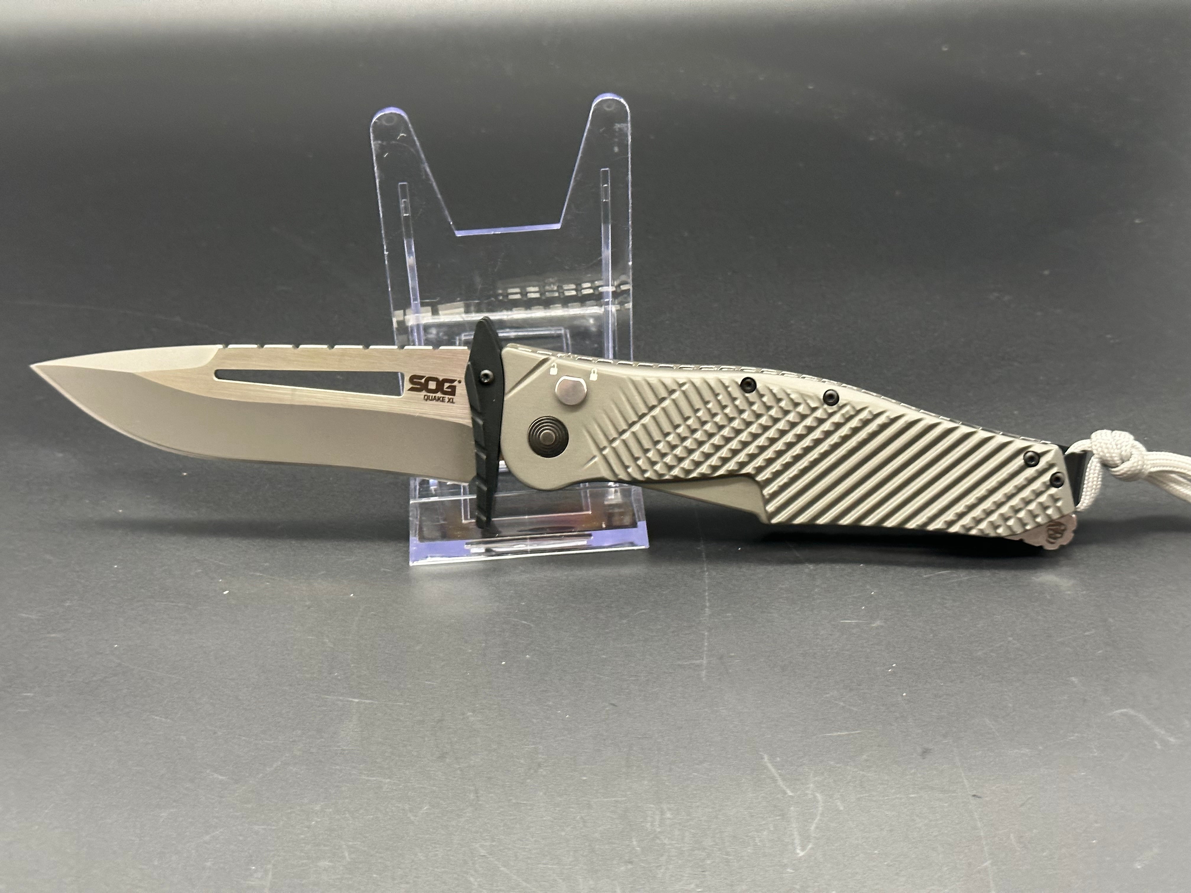 SOG Quake XL Multi-Tool - Heavy Duty Survival Knife with Pliers, Saw & 19 Tools for Camping, Hiking & Outdoor Adventures