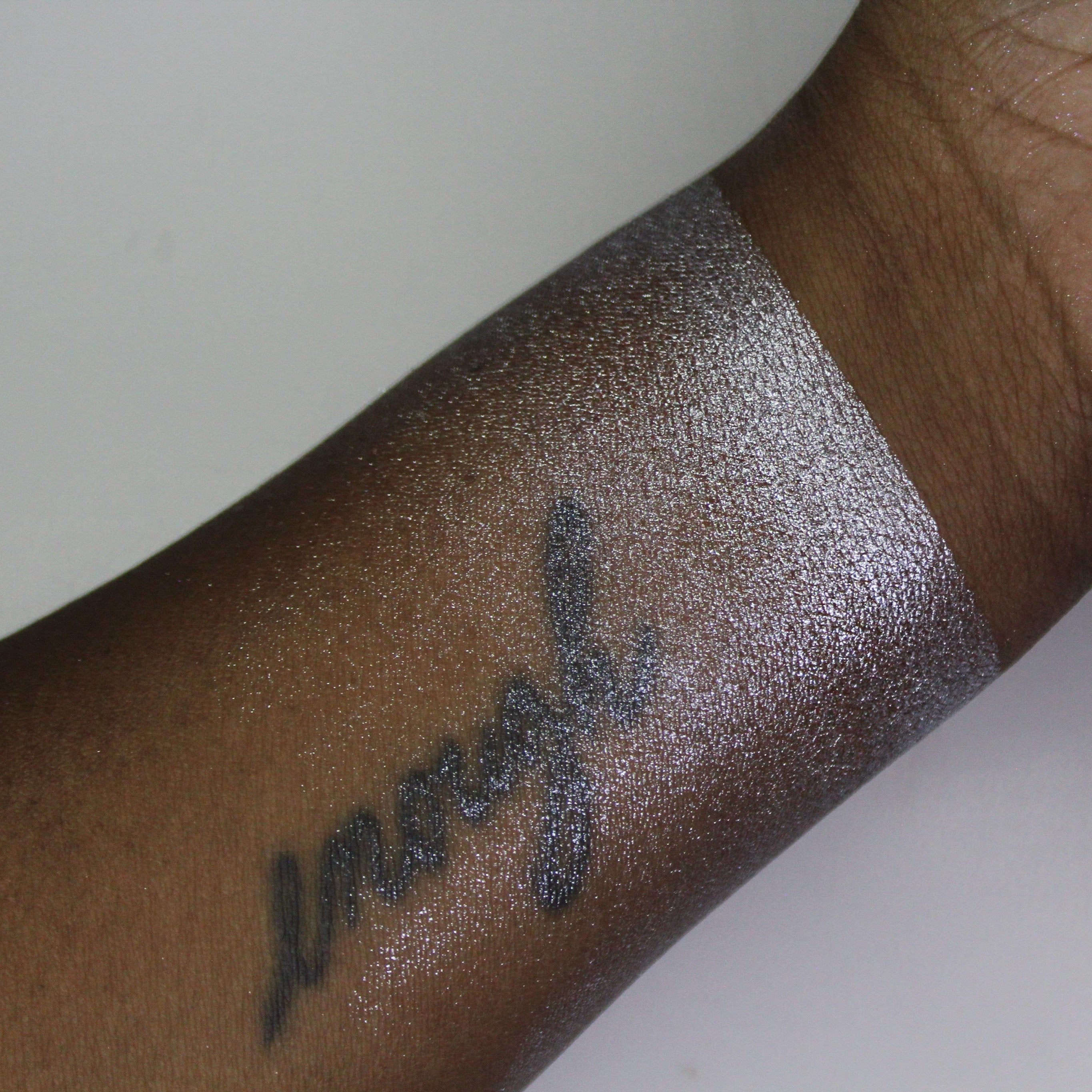 Little Miss She Never Misses Simply Put Highlighter Quad - 4 Shimmering Highlighting Shades for Glowing Makeup, Perfect for Contouring & Everyday Glam (Great for Parties, Photos & Special Occasions)