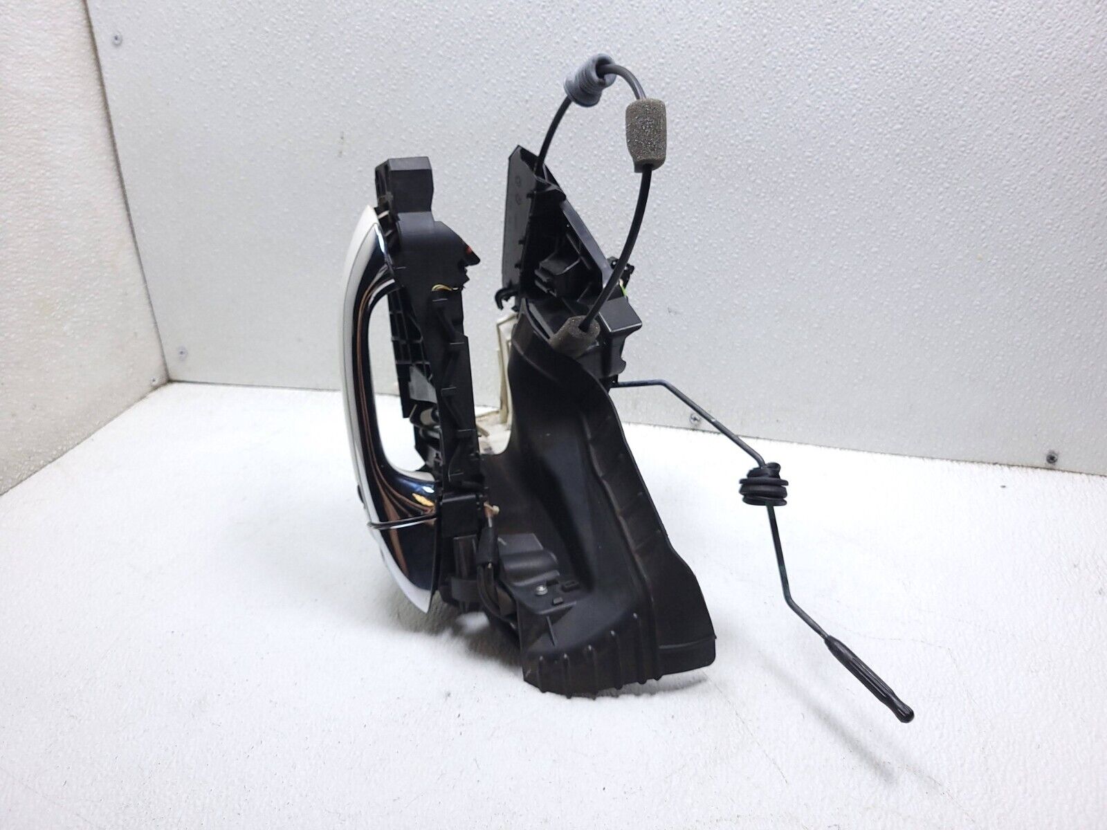 2006-2011 Mercedes ML500 Front Driver Side Door Exterior Handle & Lock Replacement - OEM Quality for Smooth Entry & Exit
