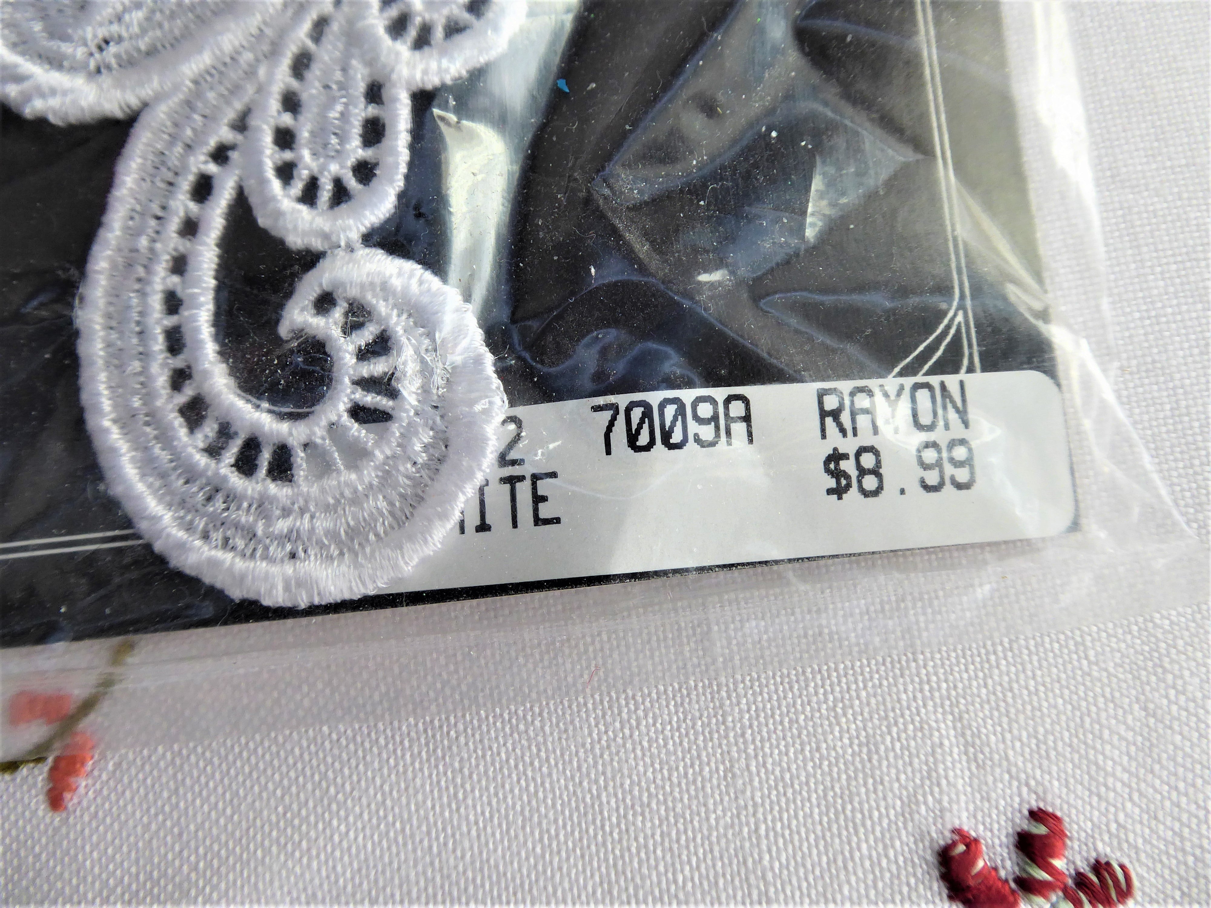 Vintage 1980s Unopened White Pearl Lace Applique Collar - Elegant Lace Inset for DIY Crafts, Wedding Dress Embellishment & Costume Accessories