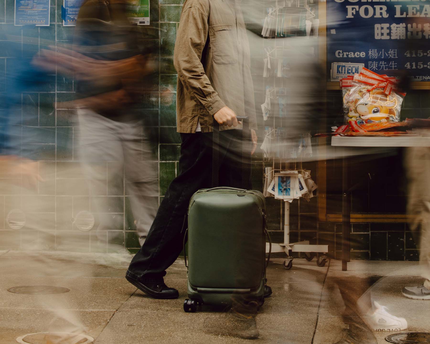 Peak Design Roller Pro Carry On Luggage - Premium Expandable Travel Suitcase with TSA Lock, Lightweight & Durable for Business Trips & International Travel