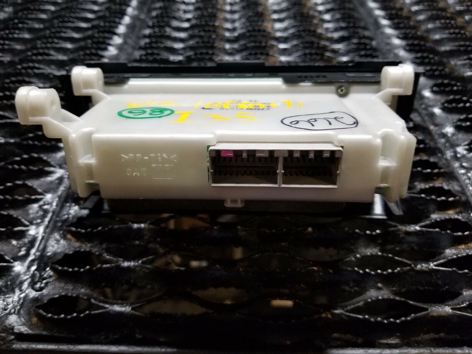 02 03 04 Infiniti I35 OEM Temperature Climate Control Unit 27500-5Y8 #85 - Perfect for Car AC Repair & Climate System Replacement