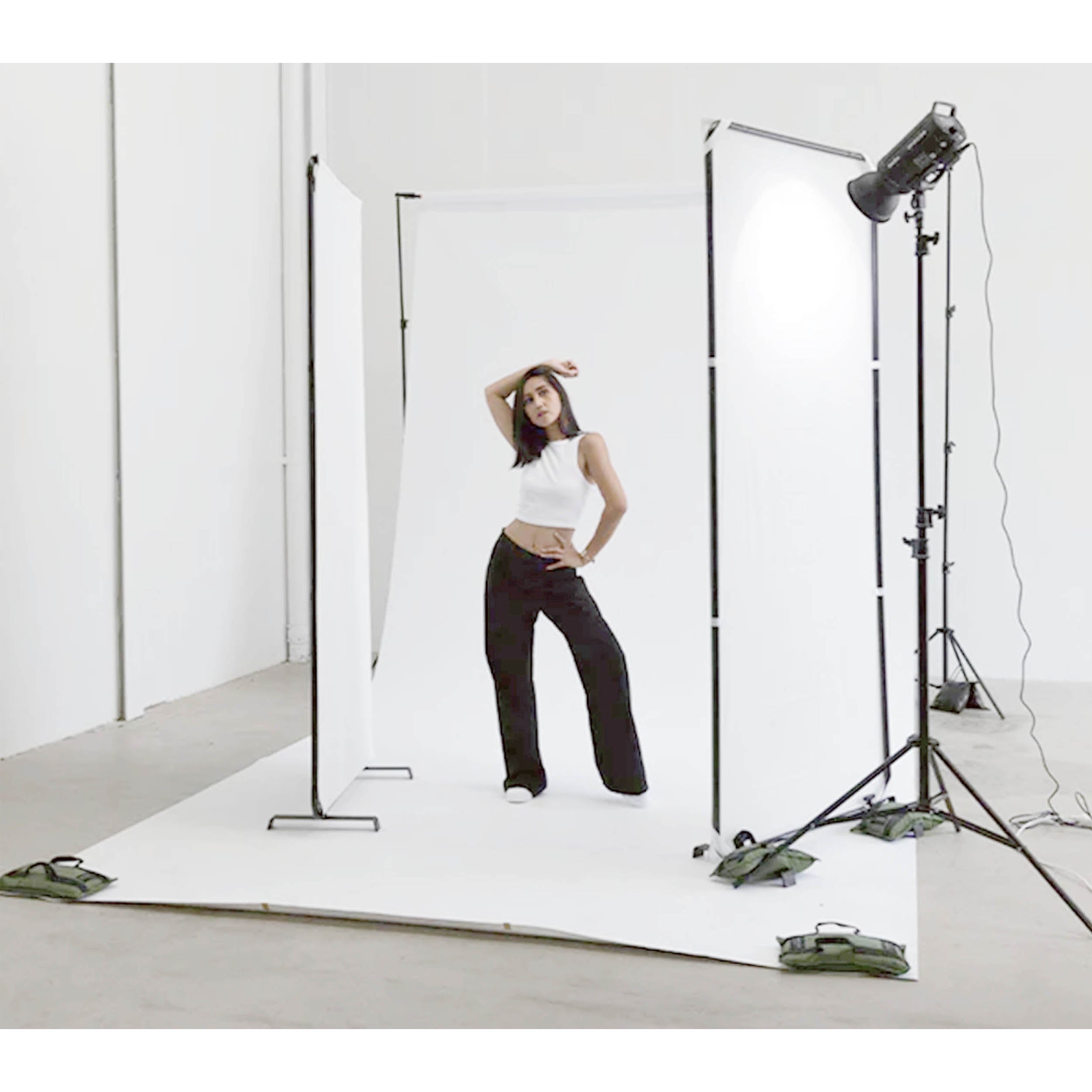 1.2x2.4m Aluminum Frame V Flat Background - Professional Photography Diffusion Fabric for Studio Portraits, Product Shoots & Video Production