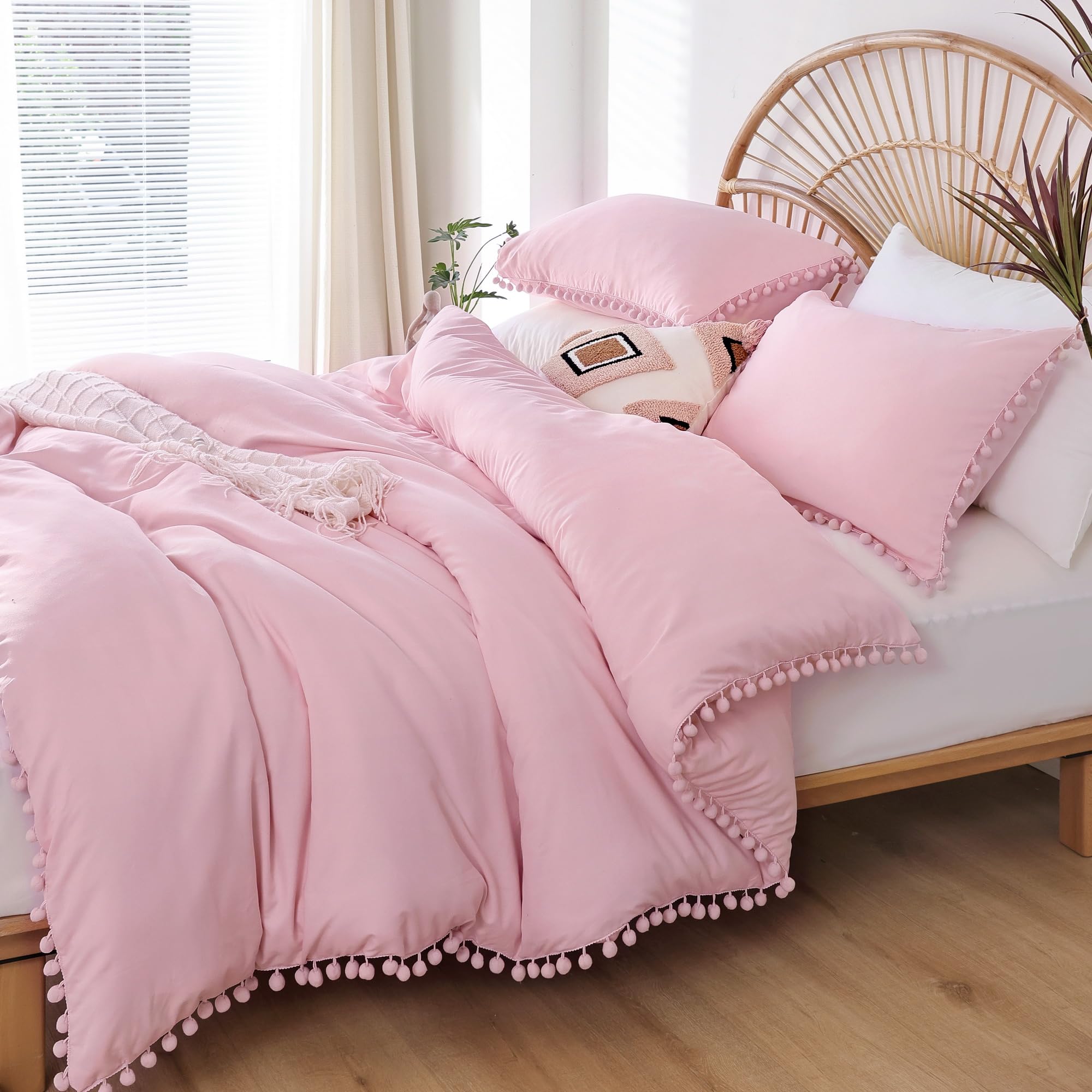 YIRDDEO Queen Comforter Set with Pom Fringe - 3 Piece Soft Bedding for All Seasons in Dust Pink, Perfect for Master Bedroom Decor