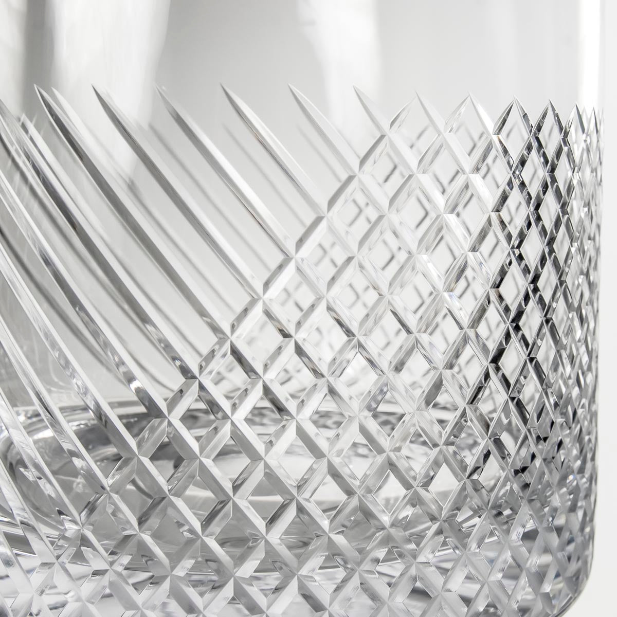 Premium Bourbon Street Cocktail Mixing Glass - 16oz Heavy Base Bar Mixing Glass for Whiskey, Old Fashioned & Cocktails - Perfect for Home Bars, Parties & Professional Bartenders