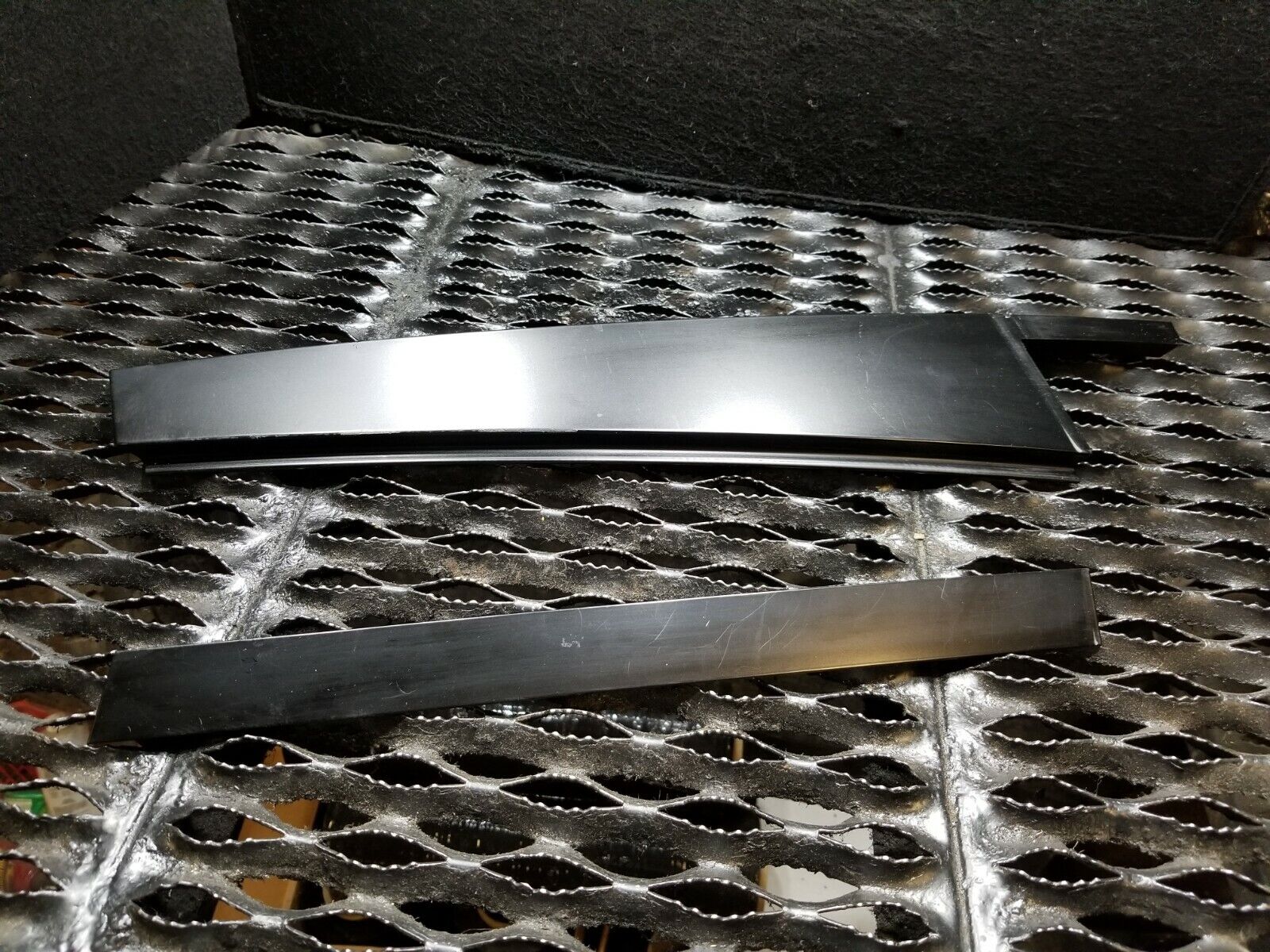 2004-2006 BMW X3 E83 3.0L Left Rear Driver Side Door Molding Trim Pillar Replacement - OEM Quality Part for Car Restoration & Auto Body Repair