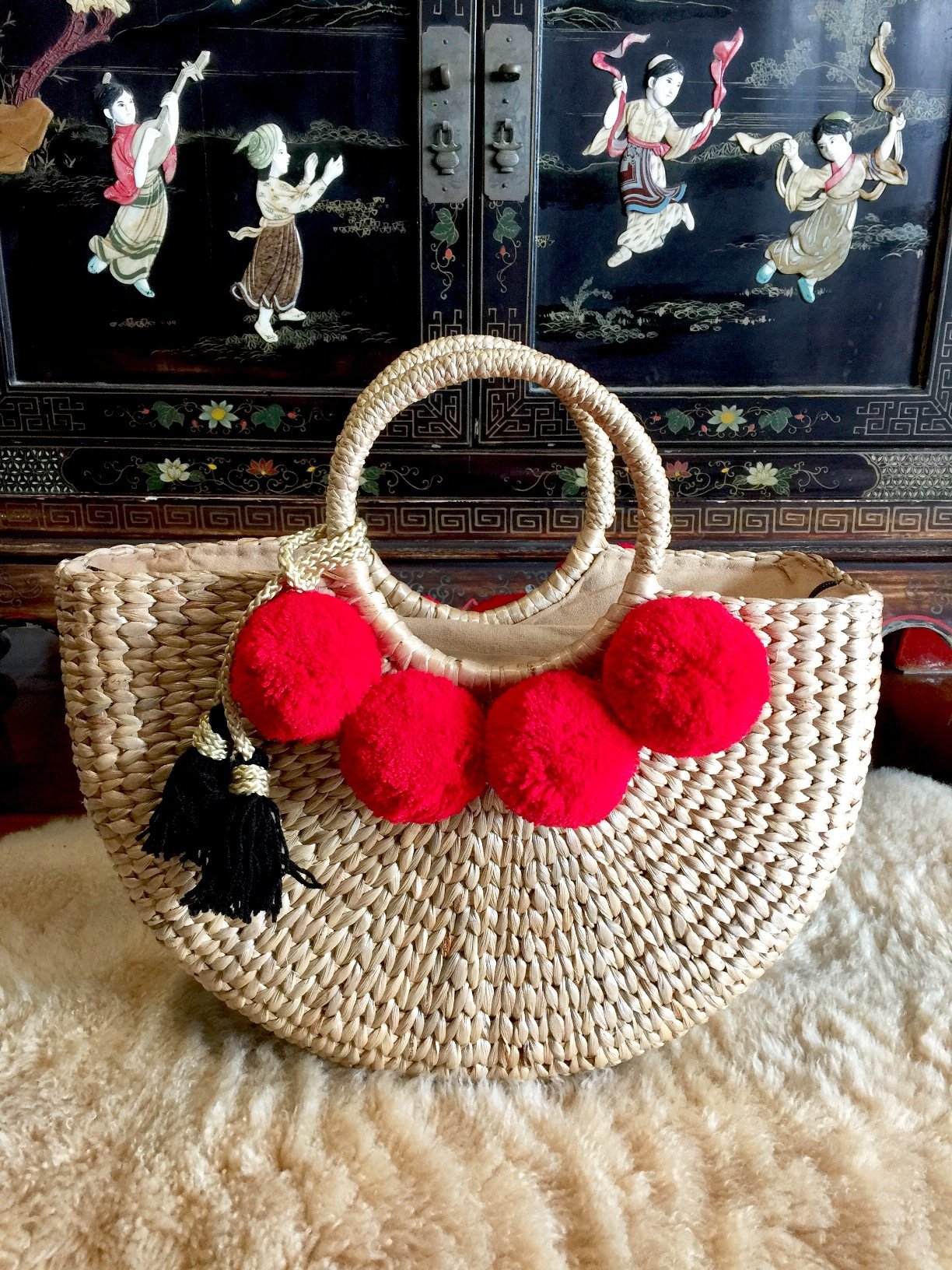 Stylish Pom Pom Straw Tote Bag for Women - Perfect Beach Basket Bag, Summer Straw Handbag for Outings, Picnics & Vacation Essentials