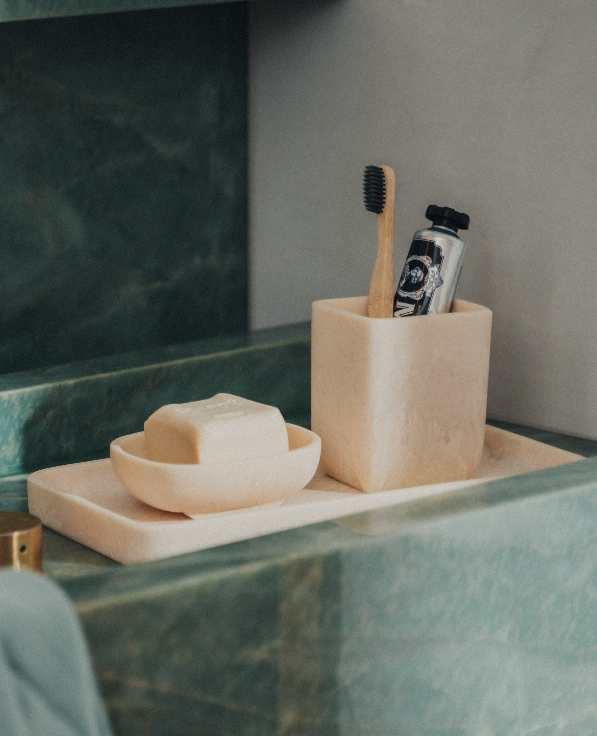 Premium Flow Resin Bathroom Caddy Tray - Marshmallow Design | Waterproof Shower Organizer for Toiletries, Soap & Beauty Products | Perfect for Spa, Bathroom & Vanity Organization