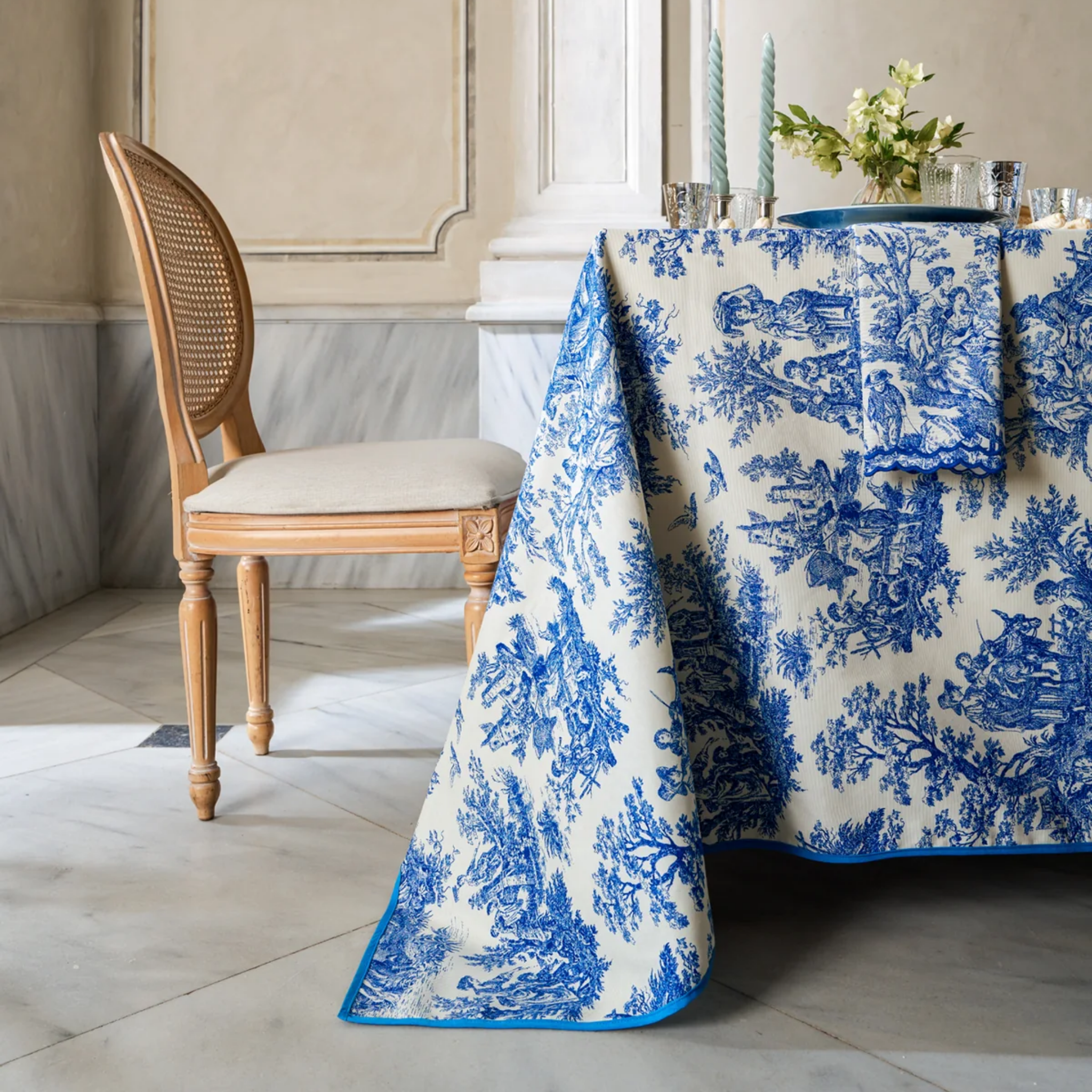 Blue Toile Tablecloth - Vintage French Country Style Waterproof Washable Rectangular Dining Table Cover for Kitchen, Party, Wedding & Outdoor Picnic