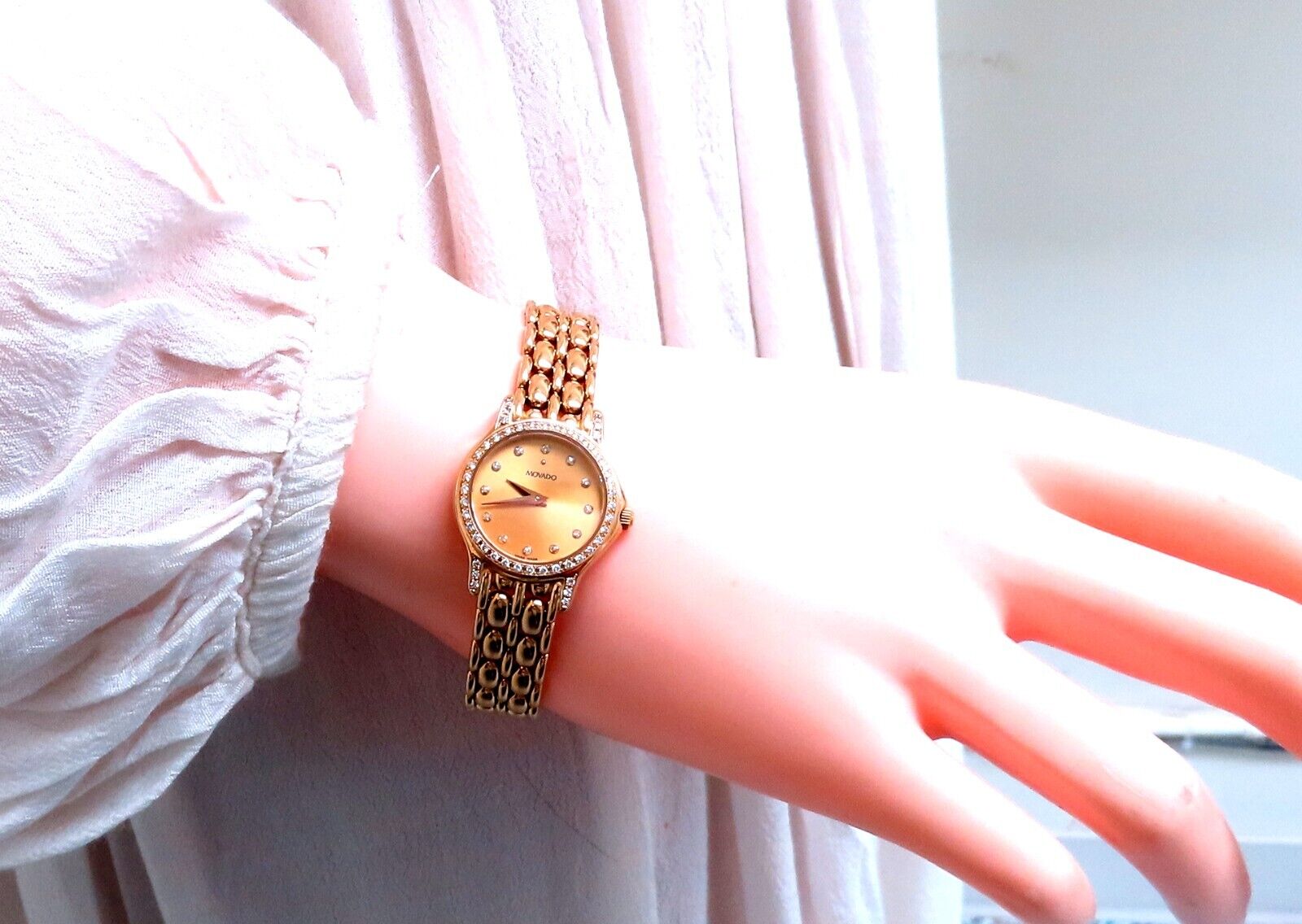 Luxury Movado Watch with 14kt Gold Case - Perfect for Formal Events, Business Meetings & Special Occasions