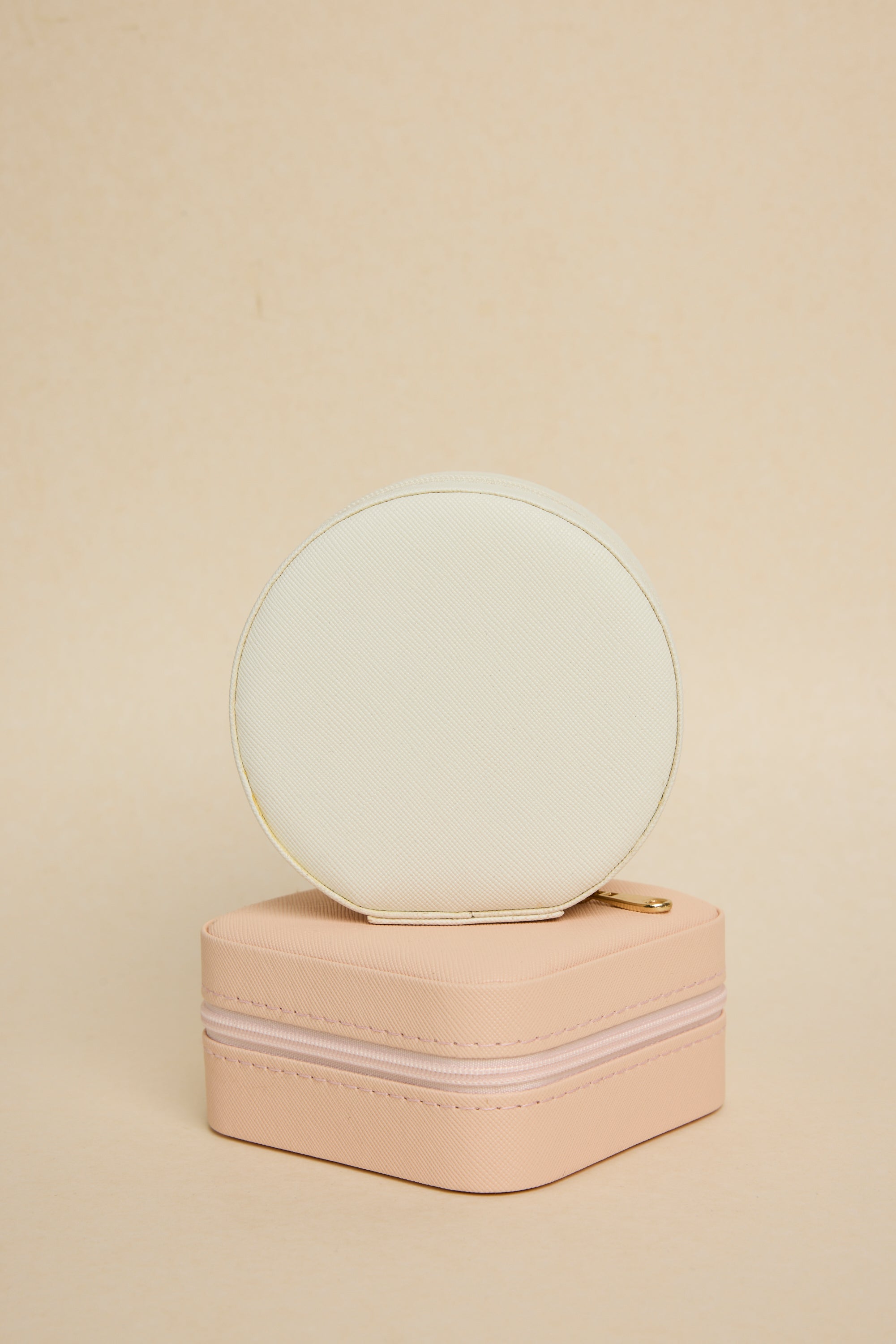 Round White Jewelry Travel Case - Compact & Durable Jewelry Organizer for Necklaces, Rings & Earrings - Perfect for Travel, Gifts & Daily Storage