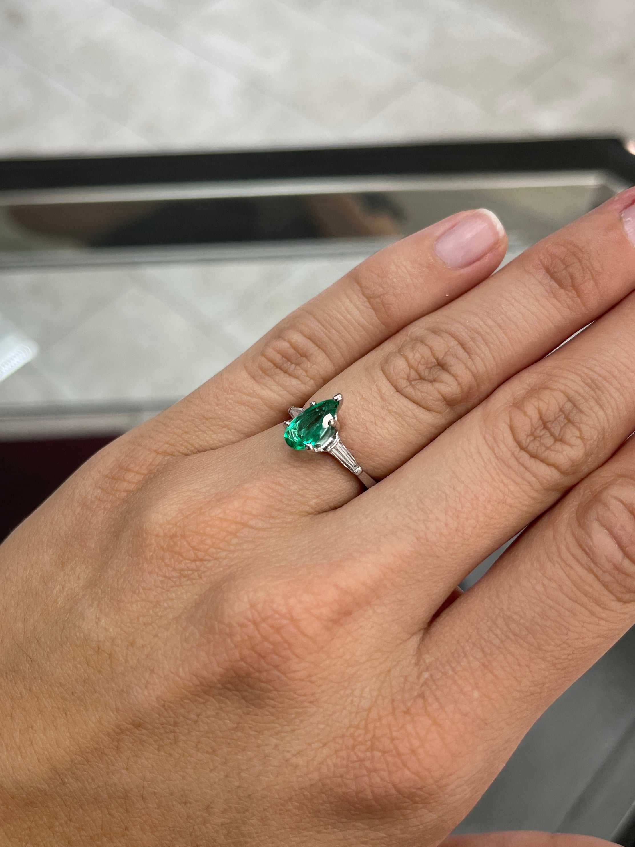 1.49tcw Pear Cut Colombian Emerald & Tapered Baguette Diamond Ring in 18K Gold - Elegant Jewelry for Weddings, Anniversaries & Special Occasions