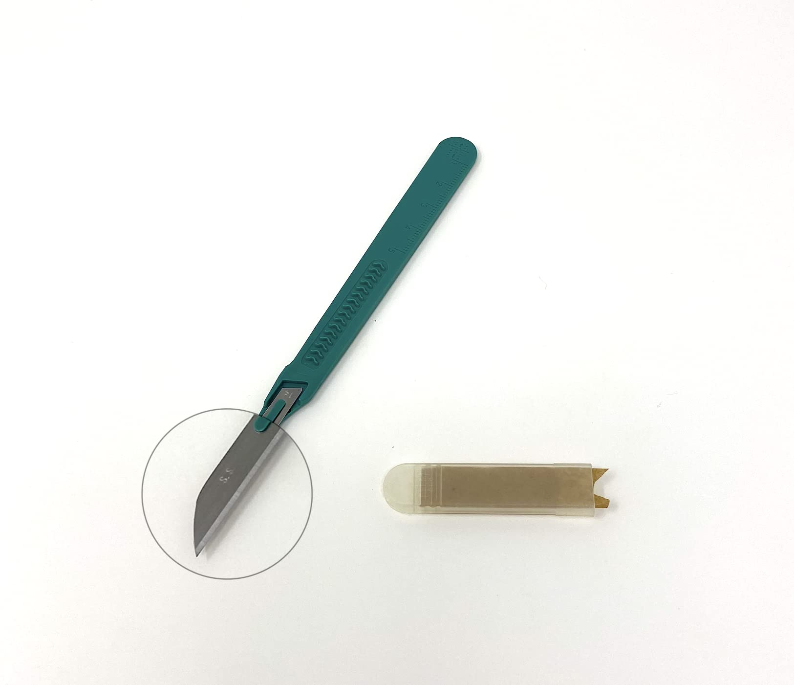 Disposable Scalpels Sterile Surgical Blade Size 14 - Stainless Steel with Plastic Handle & Metric Line - Individually Foil Wrapped (Case of 500) - Perfect for Medical Procedures, Veterinary Use & First Aid Kits