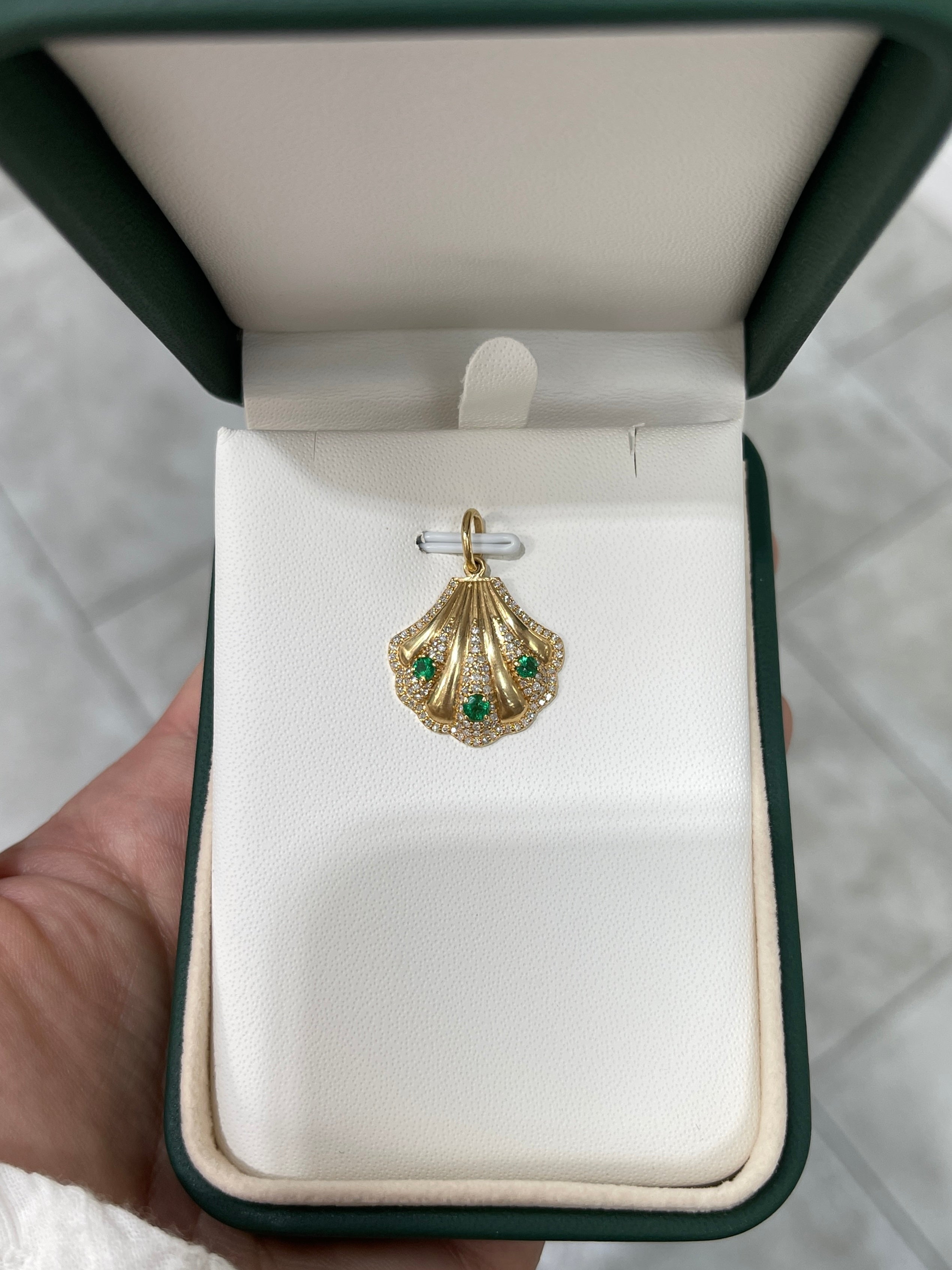 0.63tcw 14K Gold Diamond & Emerald Seashell Pendant Necklace - Elegant Beach Jewelry for Women, Perfect for Summer Vacations & Ocean-Themed Gifts