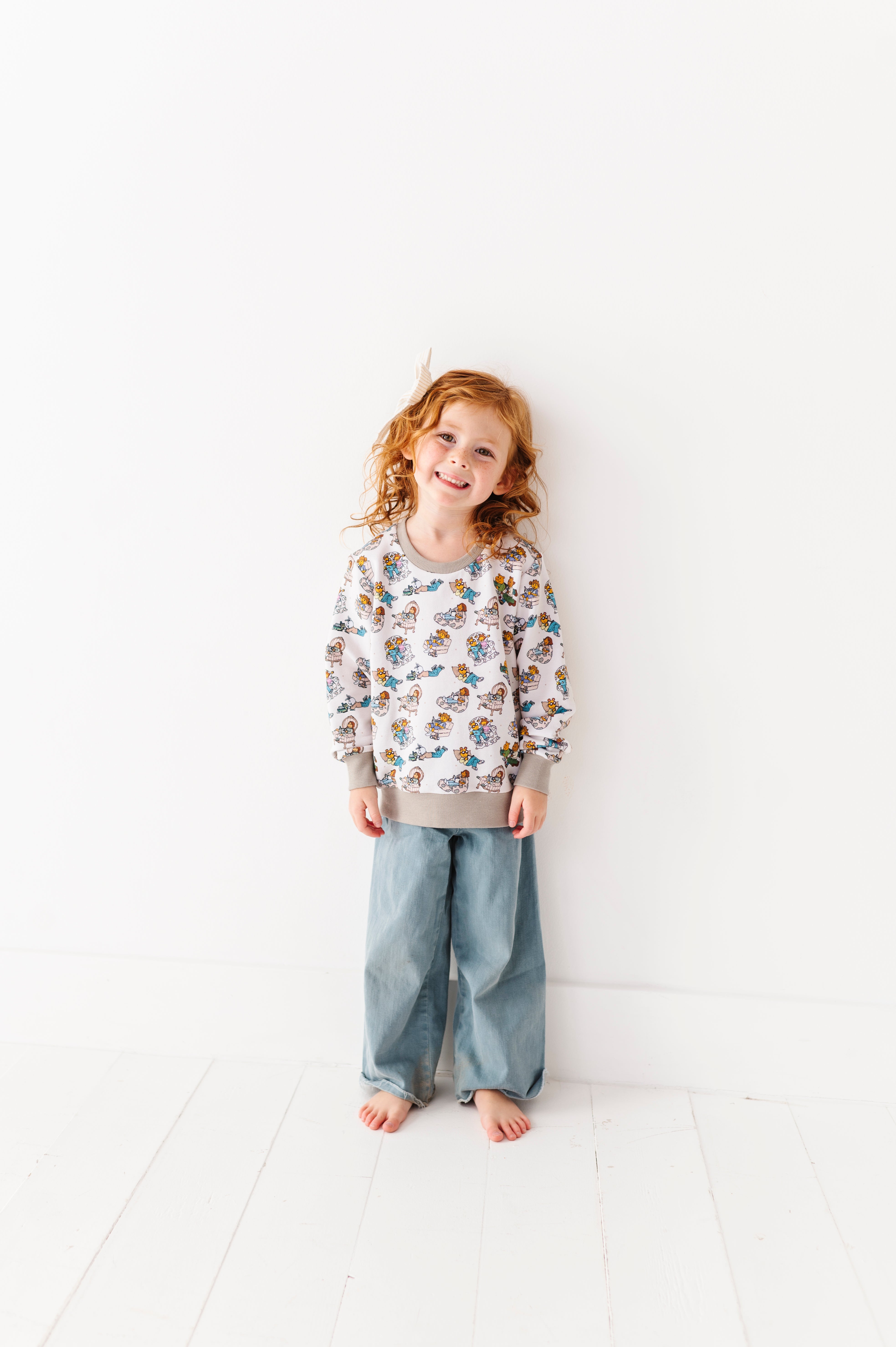 Arthur™ Little Readers Kids' Crewneck Sweatshirt - Soft Cotton Pullover for Boys & Girls - Cute Bookworm Design - Perfect for School, Reading Time & Family Outings