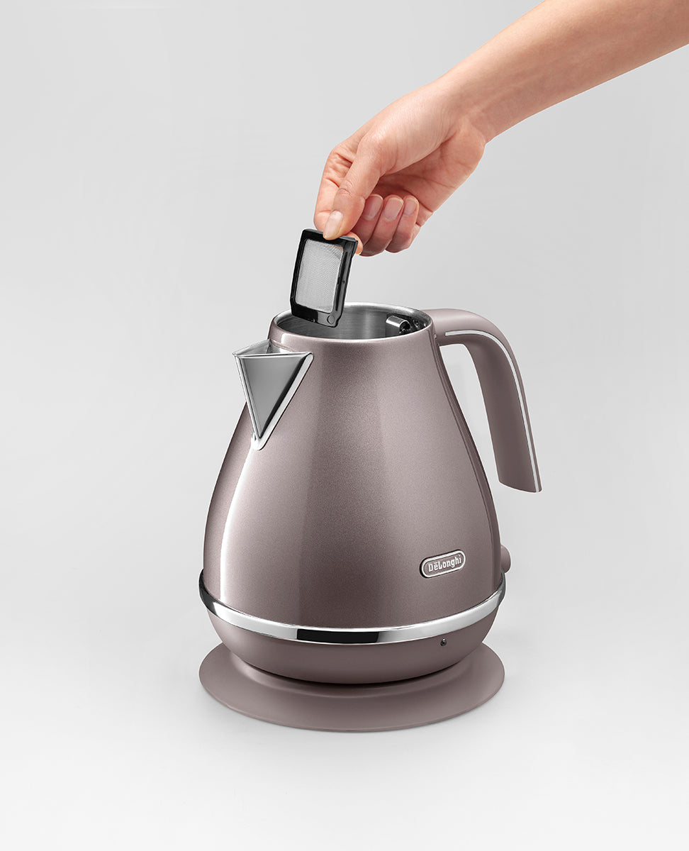 De'Longhi KBOT3001 Icona Metallics Electric Kettle - Stainless Steel, Fast Boiling, Cordless - Perfect for Home, Office & Tea Lovers