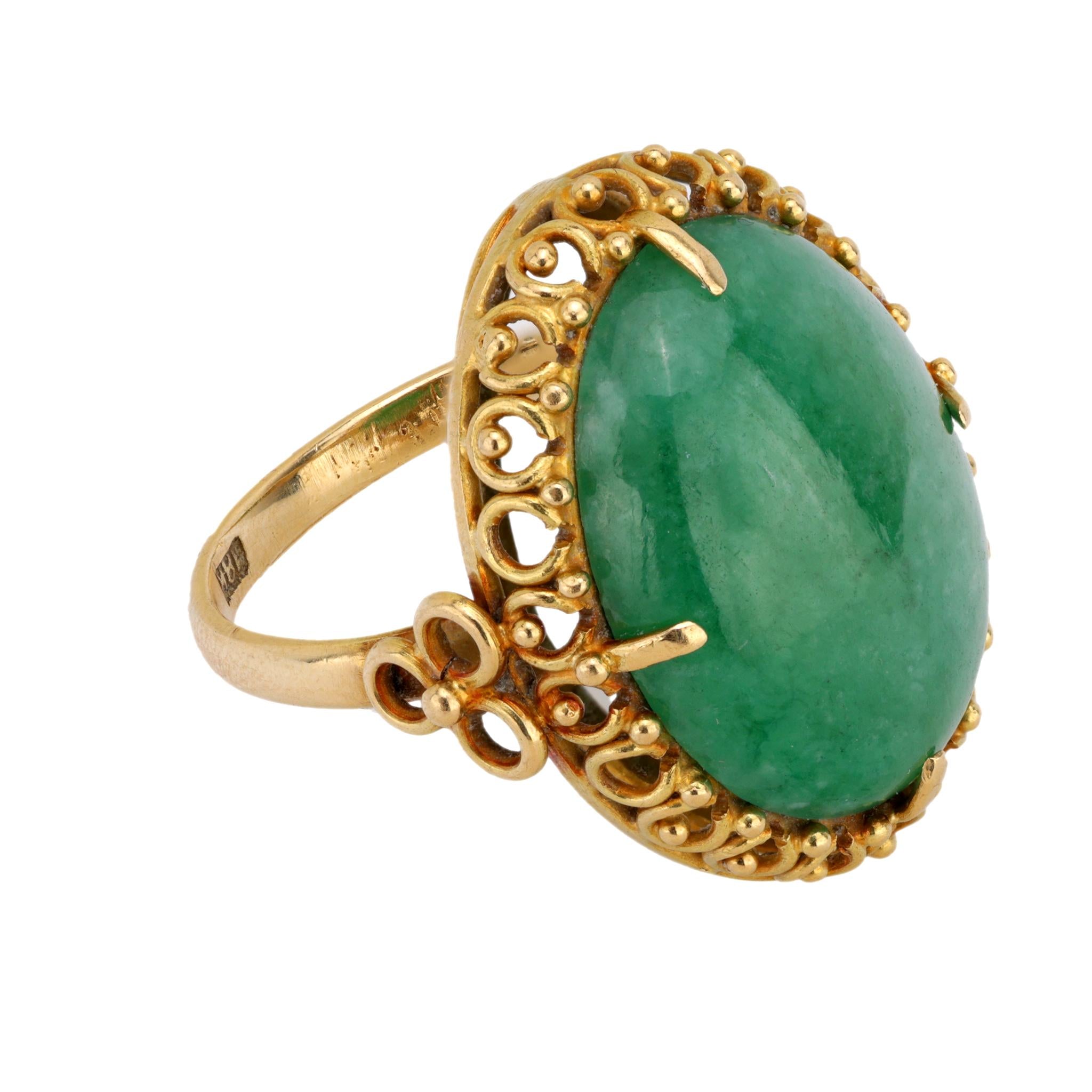 Vintage Cabochon Jade 18K Yellow Gold Cocktail Ring - Elegant Statement Jewelry for Women, Perfect for Parties, Weddings & Special Occasions