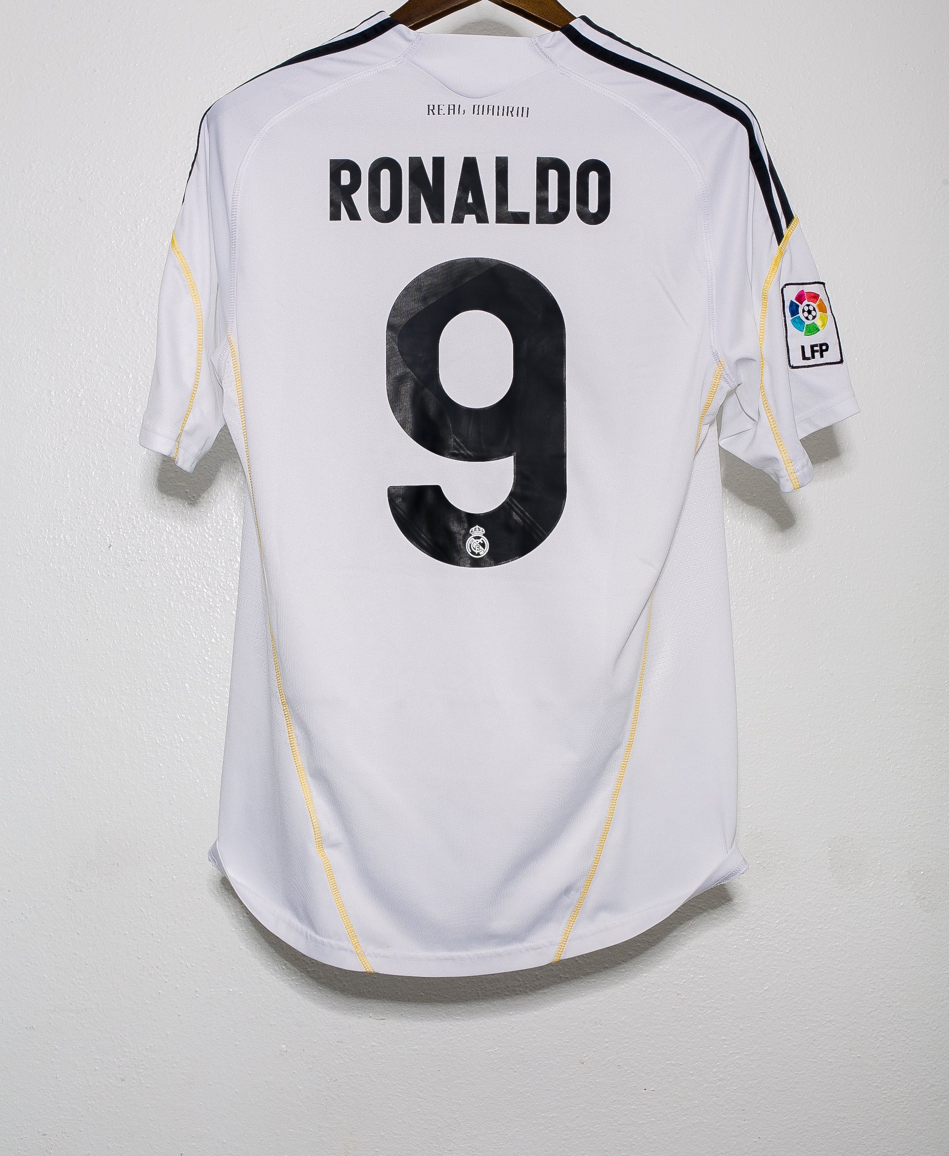 Authentic 2009 Real Madrid Home Jersey #9 Cristiano Ronaldo (Size M) - Perfect for Soccer Games, Fan Collections & Sports Memorabilia