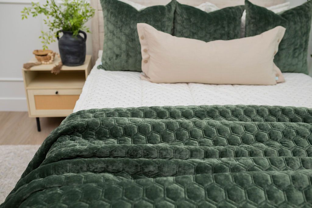 Premium Remington Luxe Soft Fleece Blanket - Ultra Cozy & Warm for Winter - Perfect for Bed, Couch, and Travel Use