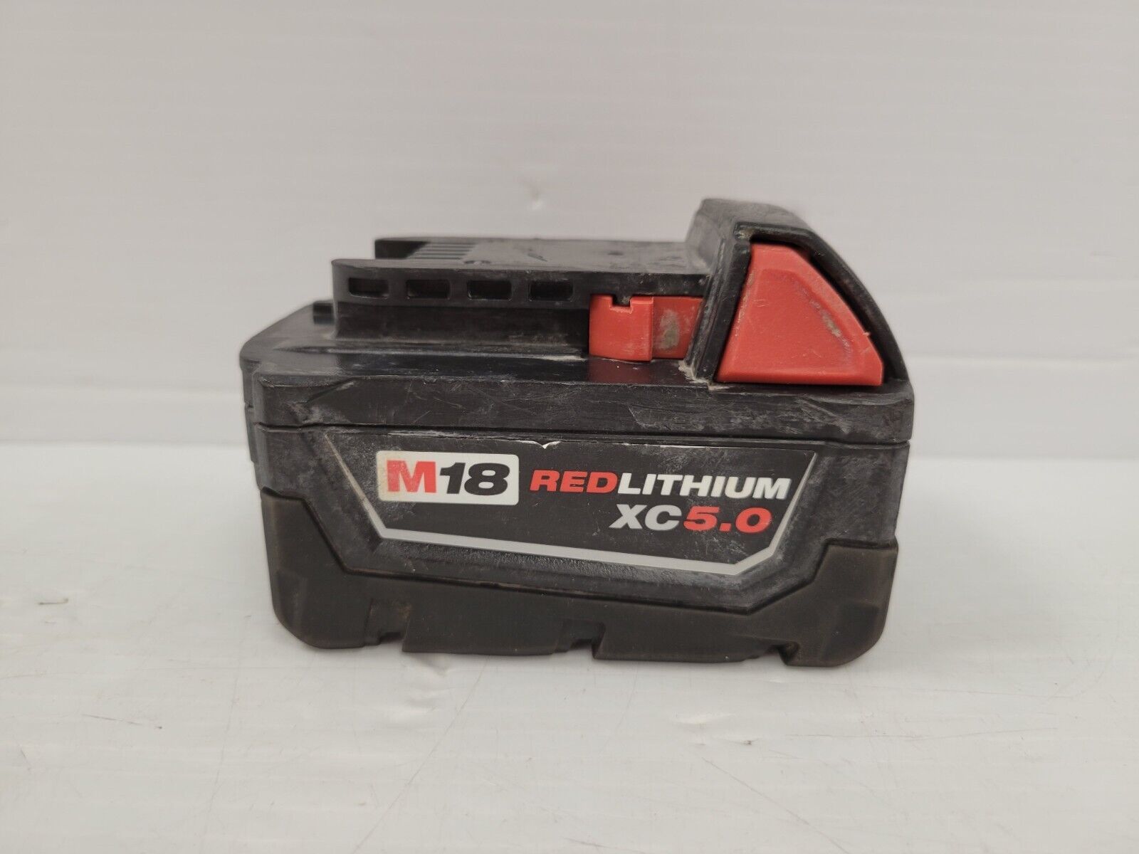 Milwaukee 48-11-1850 18V 5.0Ah Lithium-Ion Battery Pack for Power Tools - Compatible with Milwaukee M18 Cordless Drills, Saws & More - Perfect for Construction, DIY Projects & Professional Use