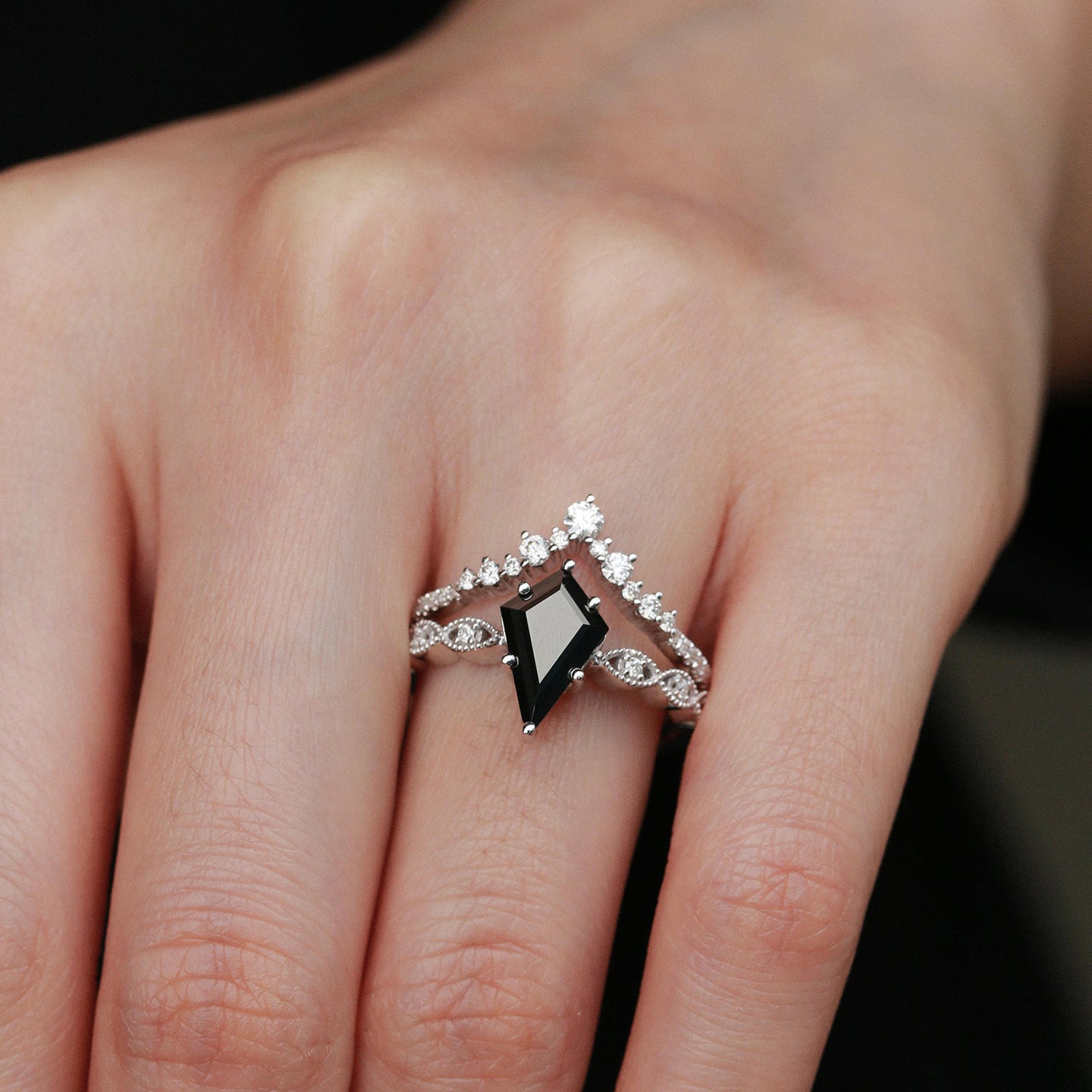 2.0ct Vintage Kite Cut Moss Agate Engagement Ring Set - 2 Piece Wedding Band for Women - Perfect for Proposals, Anniversaries & Romantic Occasions
