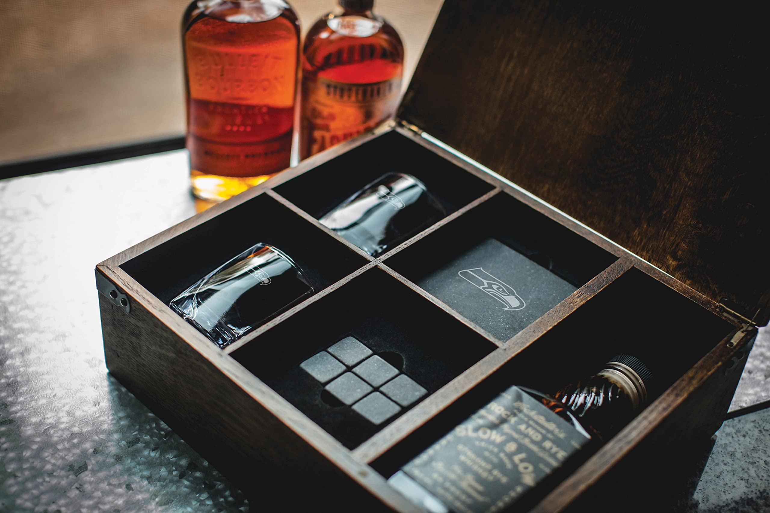 PICNIC TIME NFL Whiskey Box Gift Set - 2 Whiskey Glasses & Whiskey Stones - Perfect for Football Tailgates, Man Cave Decor & Whiskey Lovers Gifts