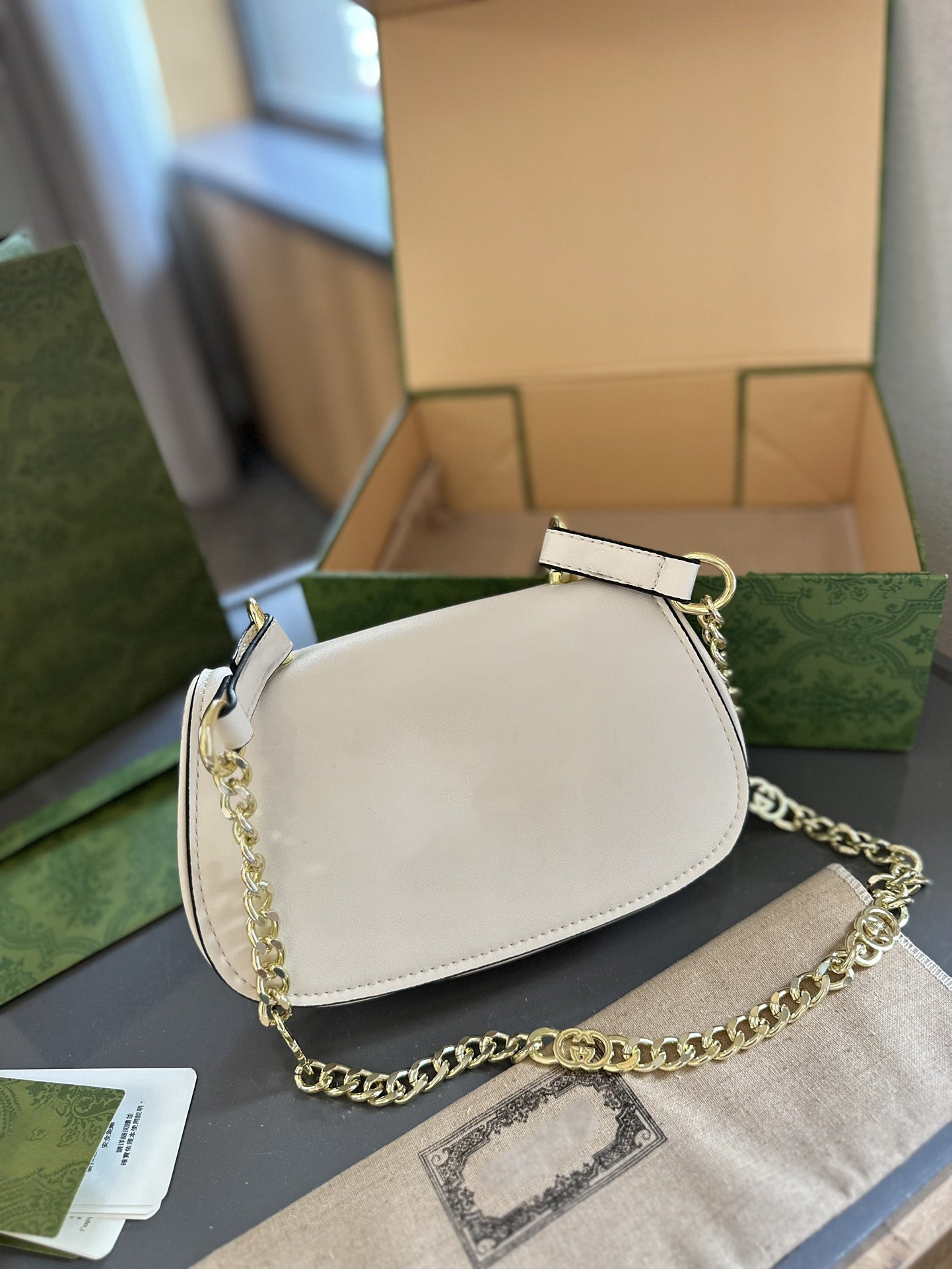 Stylish Women's Crossbody Bag for Everyday Use - Perfect for Work, Travel & Shopping