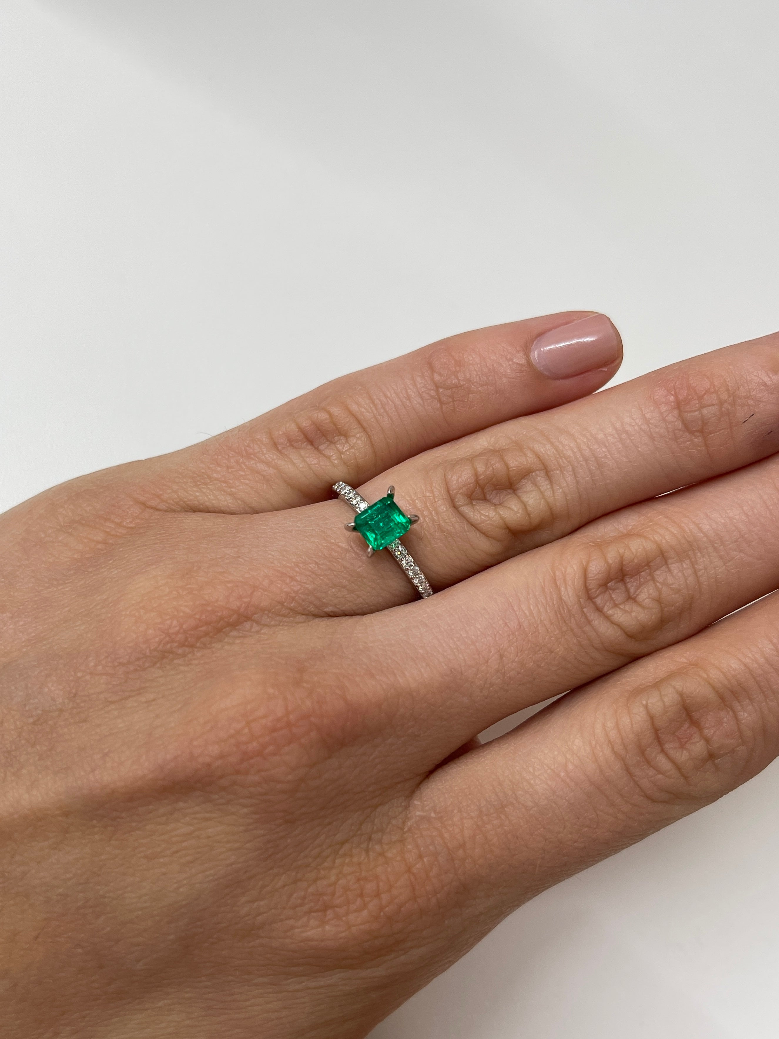 0.90 Carat AAA+ Colombian Loose Emerald - 5.8x5.4mm Asscher Cut Fine Gemstone for Jewelry Making & Engagement Rings