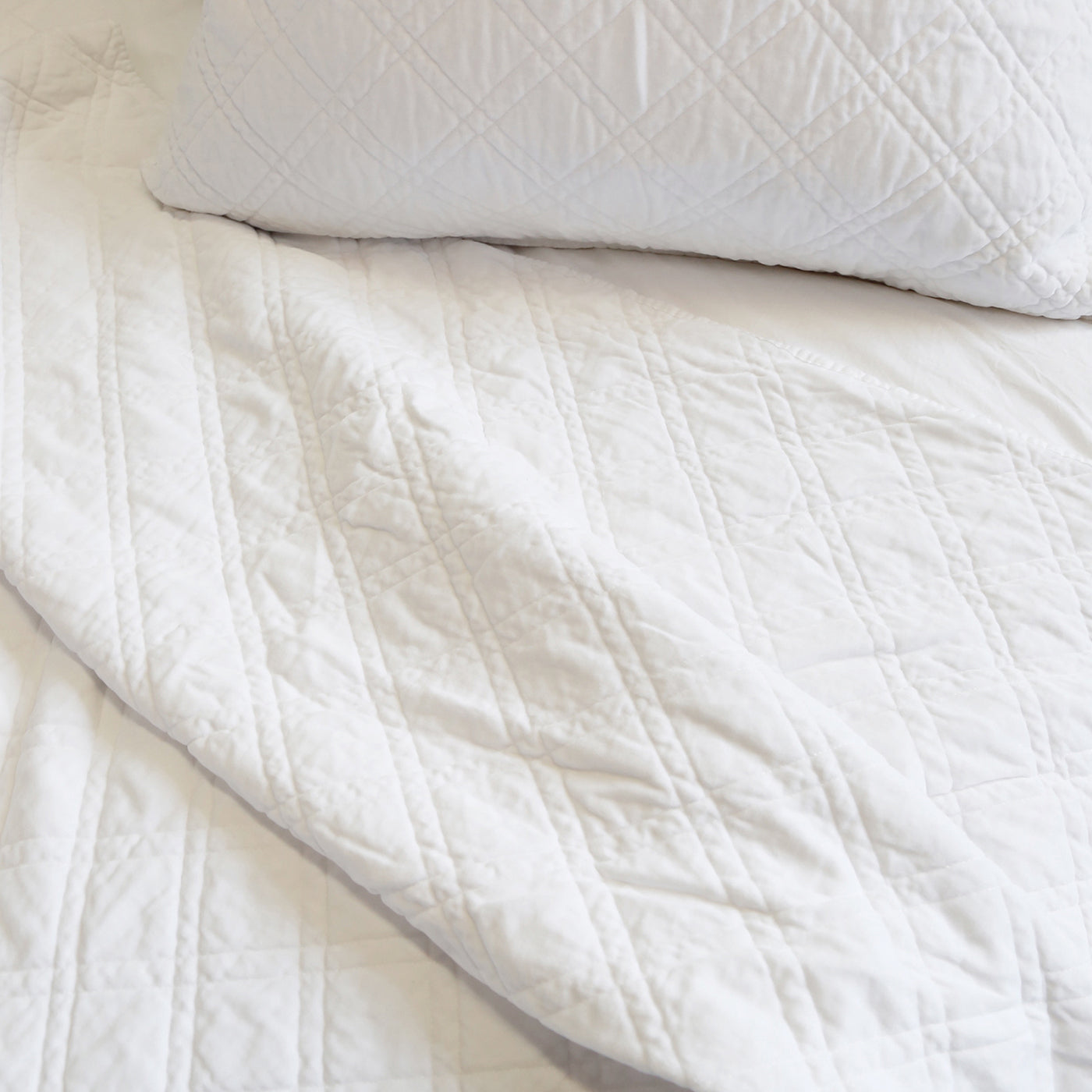 Luxury Brussels Coverlet - Soft & Breathable Bedspread for All Seasons - Perfect for Master Bedroom, Guest Room & Hotel Decor