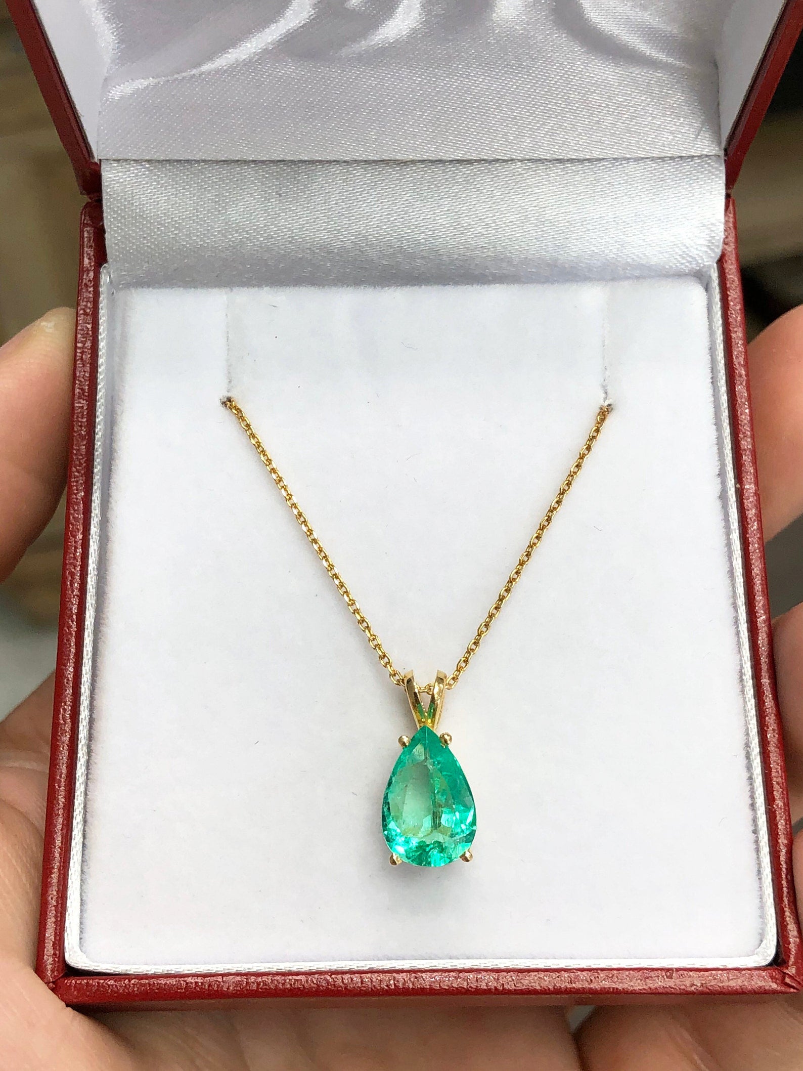 1.90 Carat 18K Gold Colombian Emerald Pear Cut Solitaire Pendant with Double Bail - Elegant Jewelry for Weddings, Anniversaries & Special Occasions