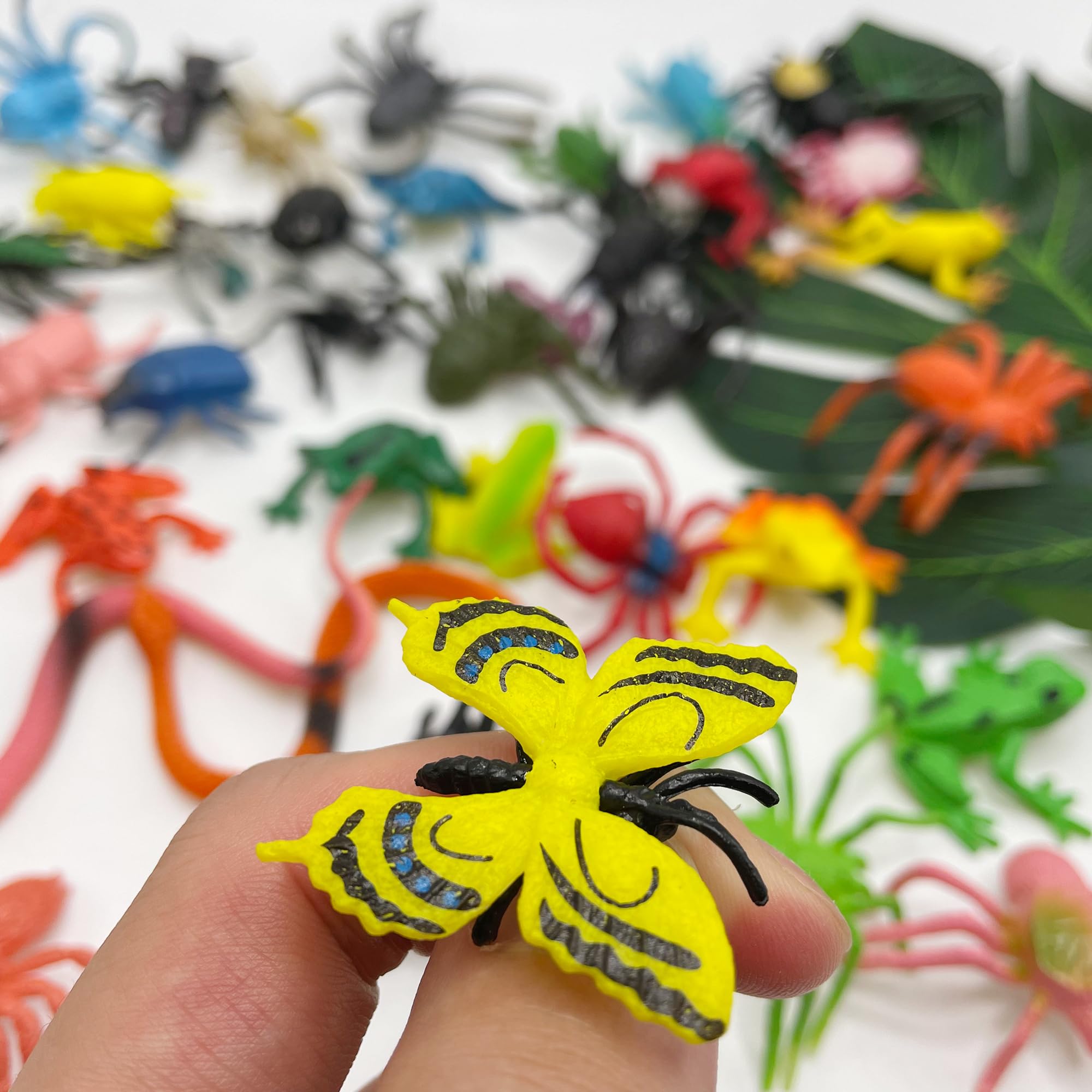 114 Pack Mini Plastic Bug Toys for Kids - Fake Insects Set for Easter, Education, Themed Parties, Classroom Rewards & Gardening Decor - Perfect for Science Learning, Pretend Play & Outdoor Adventures