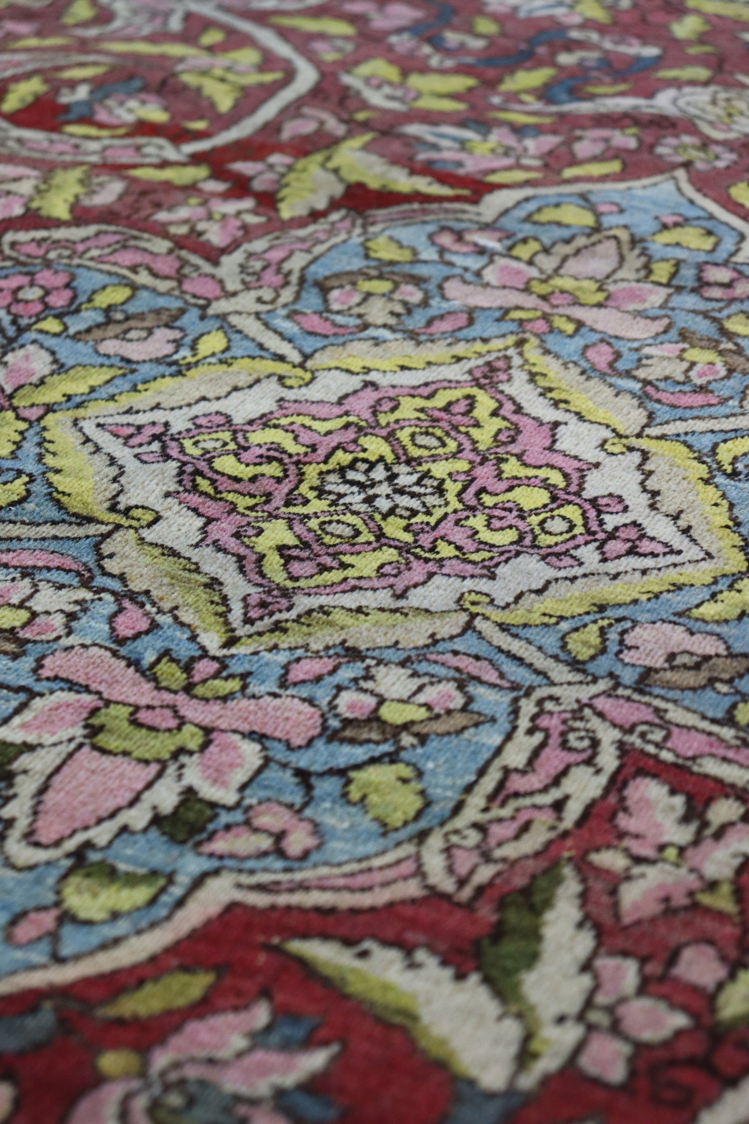Antique Isphahan Handwoven Traditional Persian Rug - J67187 - Perfect for Living Room, Bedroom & Home Decor