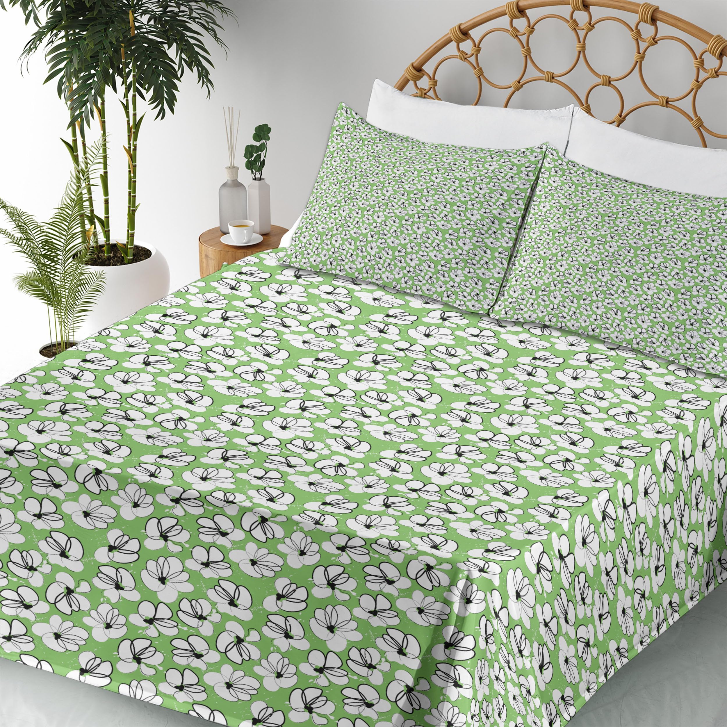 Ambesonne Floral King Sheet Set - 4 Piece Modern Design Summer Petals with Grunge Strokes Bedding Set, Fitted & Flat Sheets with Pillowcases, Shamrock Green Black - Perfect for Master Bedroom, Guest Room & Vacation Home Decor