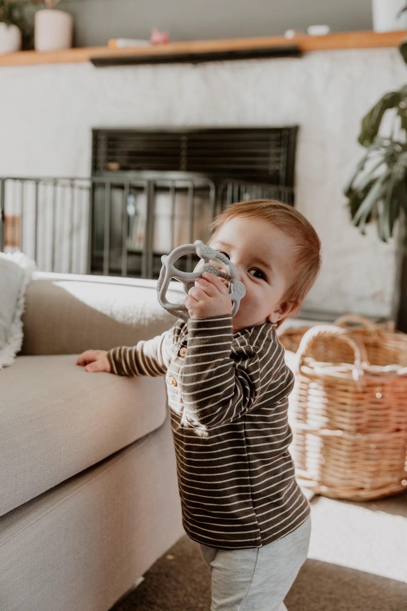 Haakaa Silicone Baby Teething Ball - Natural Pain Relief for Teething Babies, BPA-Free Chew Toy for Infants 6+ Months - Perfect for Soothing Sore Gums at Home or On-The-Go