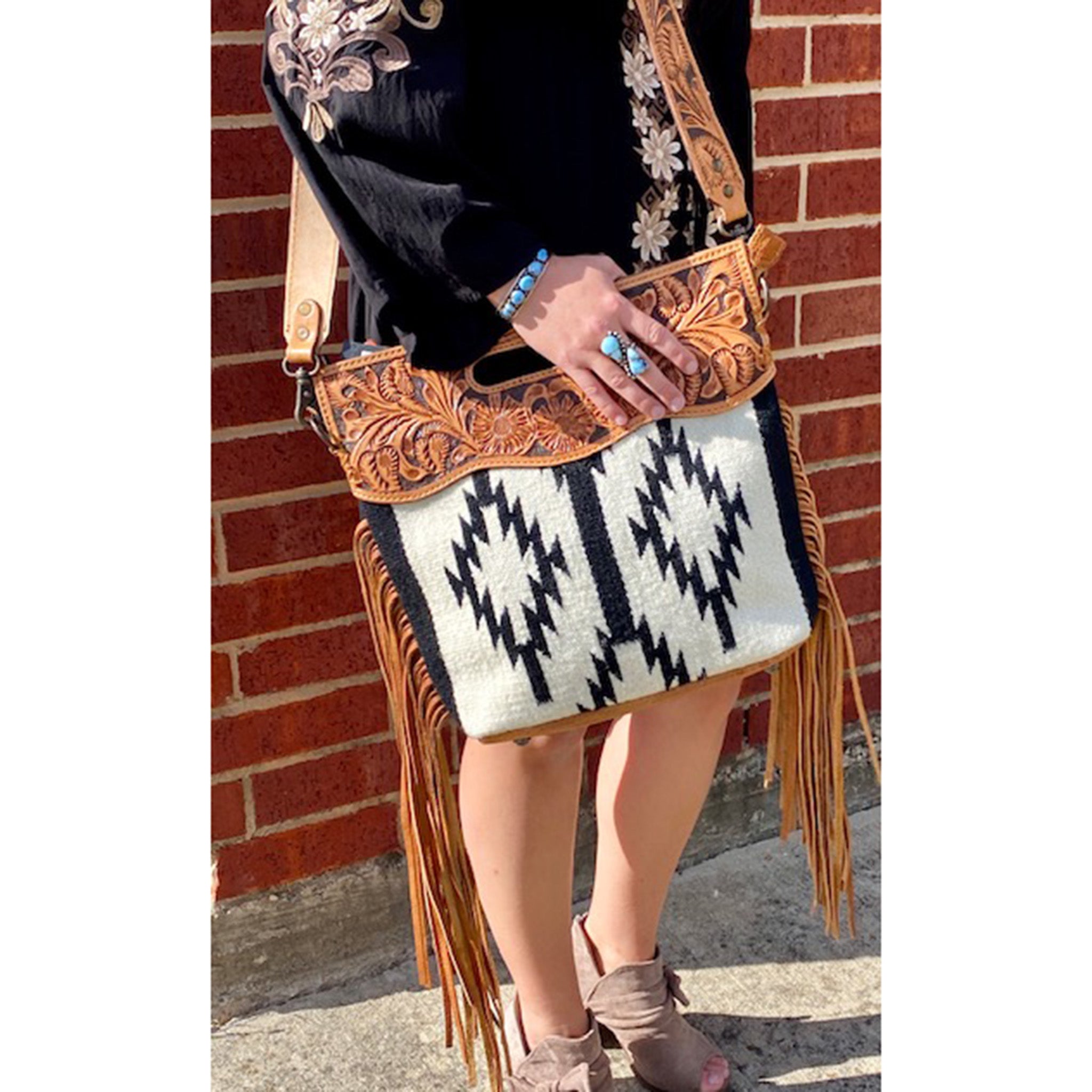 American Darling Black & White Aztec Print Crossbody Bag for Women - Stylish Boho Purse for Everyday Use, Travel & Festival Fashion Accessories