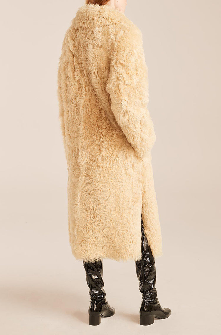 Luxury Shearling Coat for Women - Soft & Warm Winter Jacket - Cozy Outerwear for Cold Weather - Perfect for Casual Outings & Travel