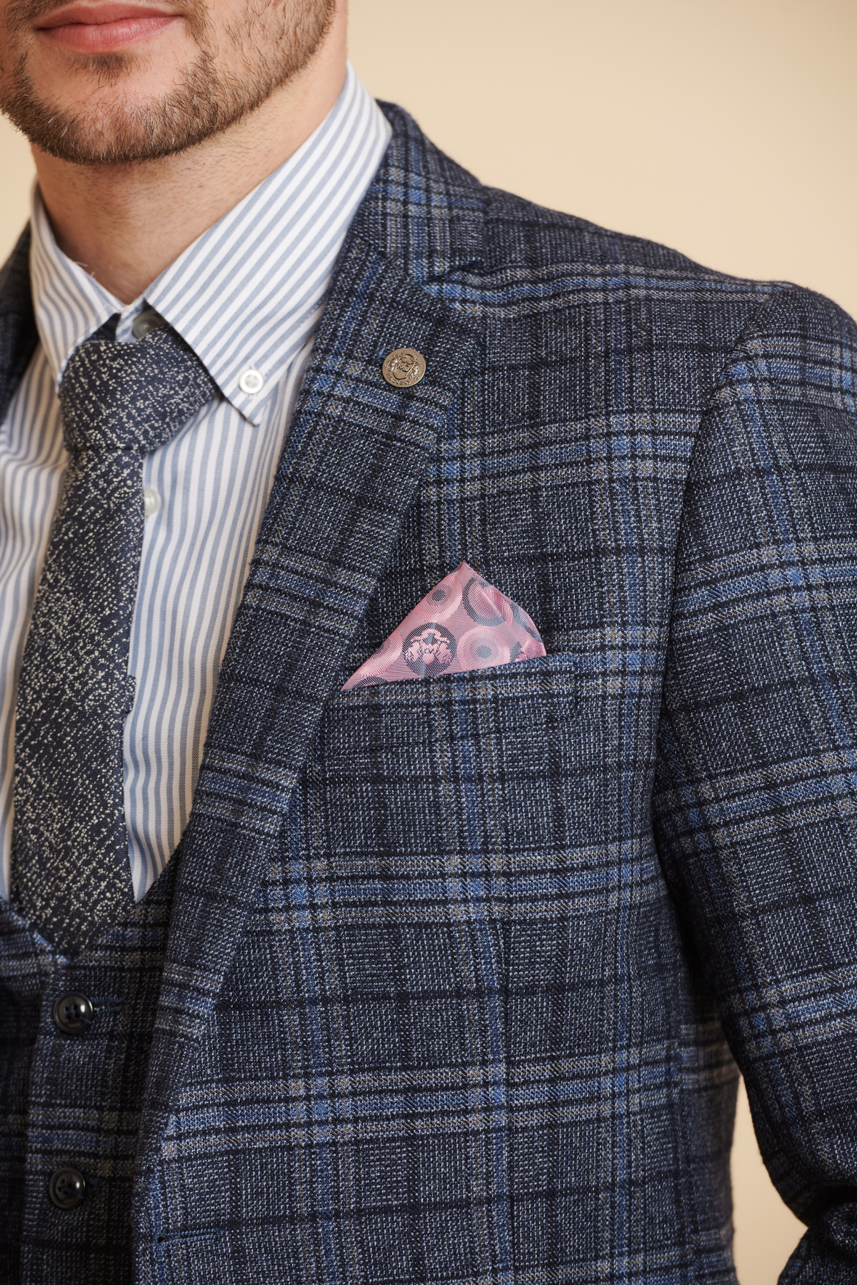 Everton FC James Tarkowski Andy Blue Check Suit - Official Football Player Outfit for Matchdays & Special Events