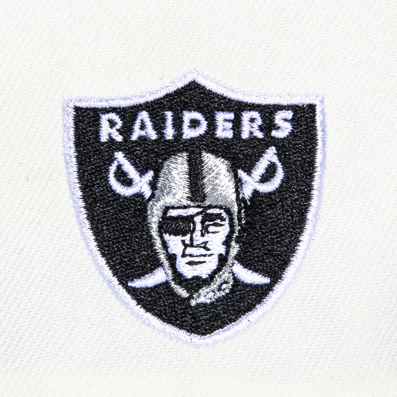 New Era 59Fifty Las Vegas Raiders Logo Patch Snapback Hat - White & Black - Official NFL Baseball Cap for Men & Women - Perfect for Game Day, Sports Events & Streetwear Fashion