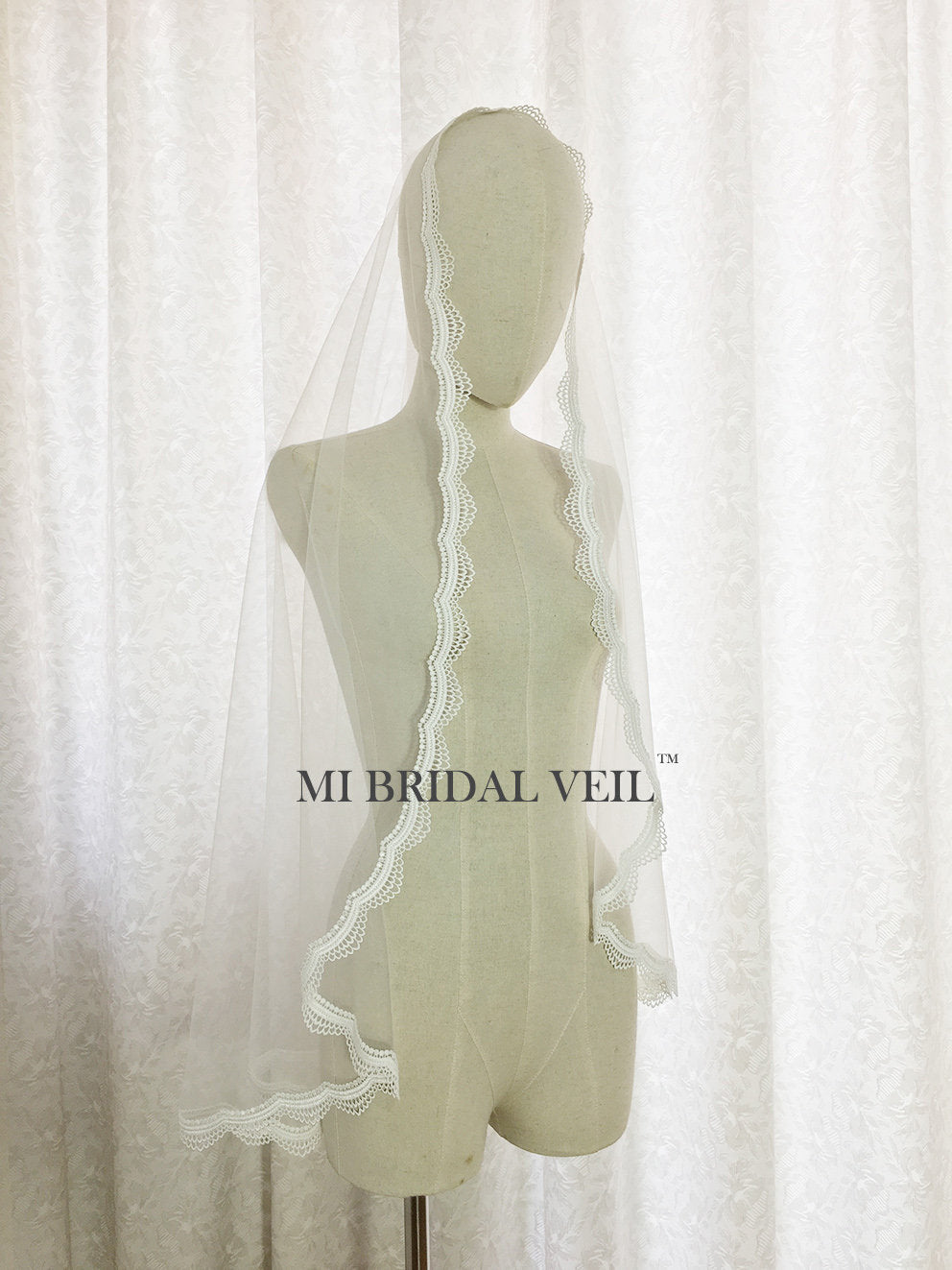 Elegant Mantilla Lace Wedding Veil | Handmade Crochet Venice Fingertip Bridal Veil by MI BRIDAL - Perfect for Church Weddings, Vintage Themed Ceremonies & Romantic Photos