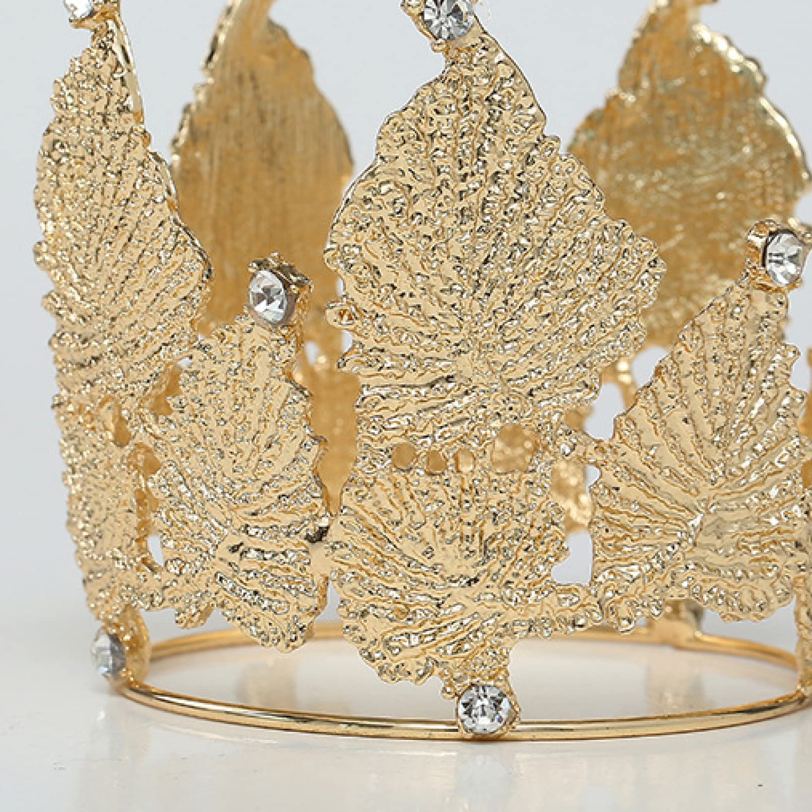 1PCS Elegant Leaf Design Crown Cake Topper with Rhinestones - Perfect for Birthday Parties, Wedding Cakes & Special Occasion Decorations | Beautiful Cake Ornament for Anniversary, Bridal Shower & Celebration Cakes