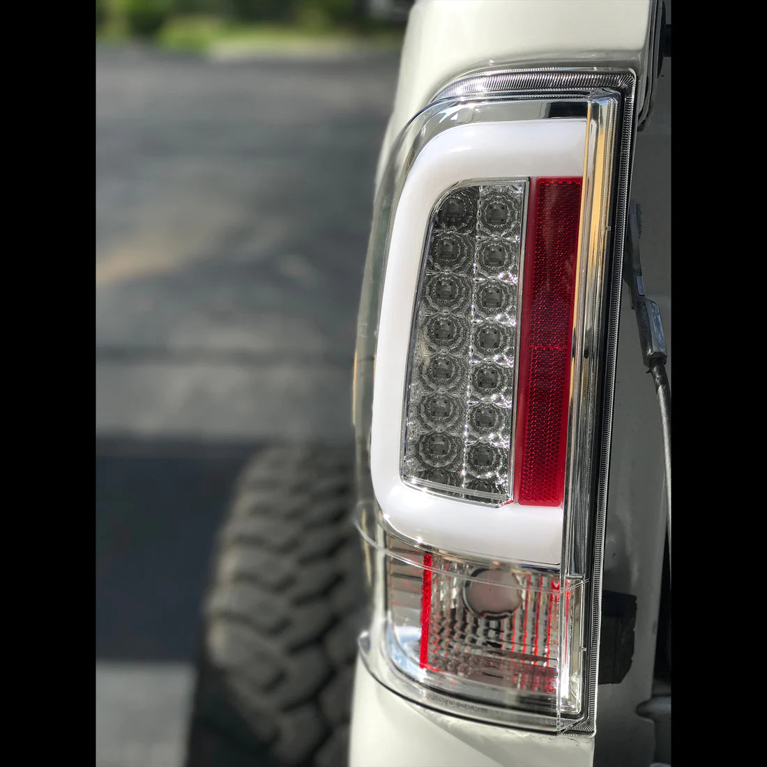 Ford Super Duty 2008-2016 F250 F350 F450 F550 LED Tail Lights - Clear Lens - Upgrade for Enhanced Visibility & Style (Perfect for Off-Roading, Towing & Night Driving)
