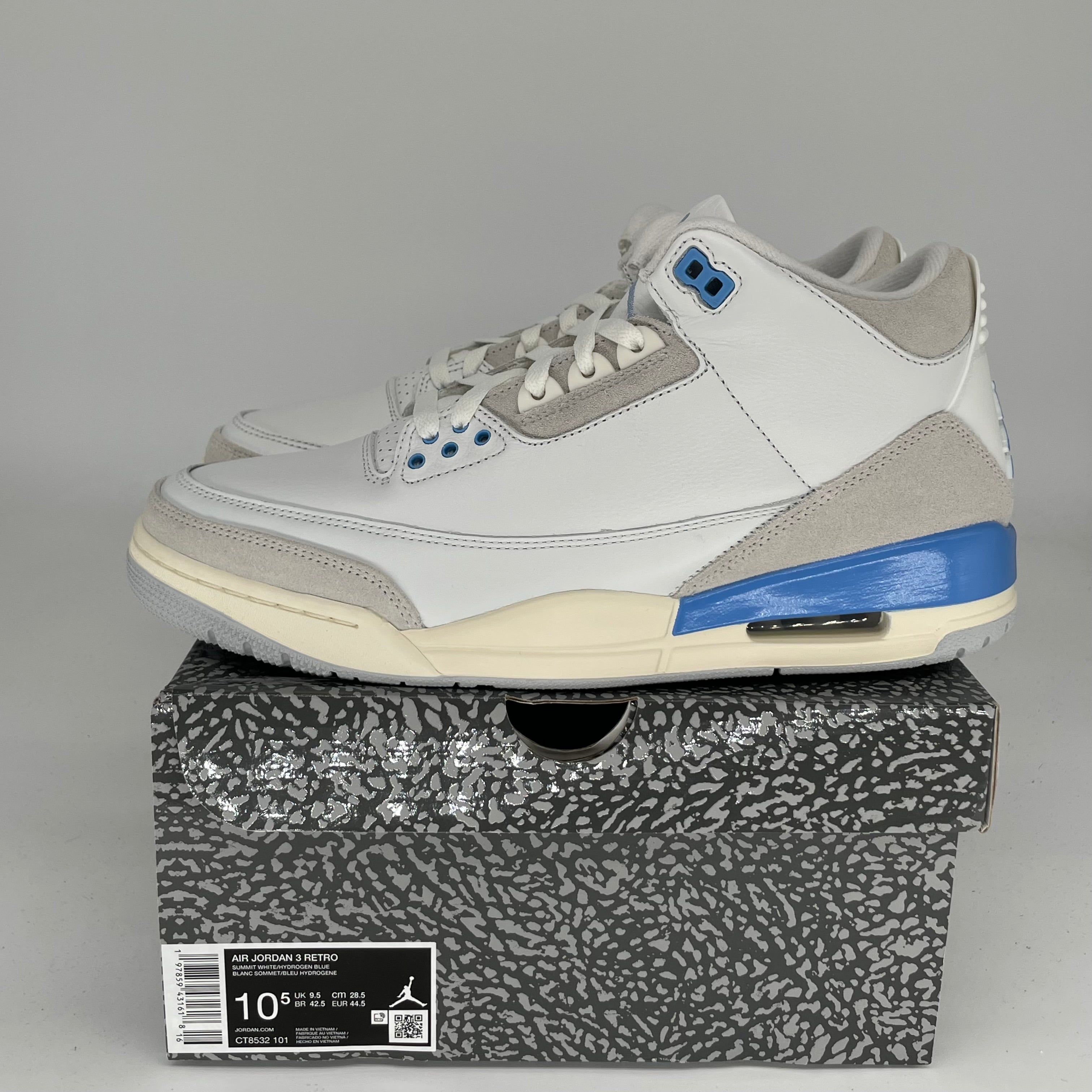 Original Title: AIR JORDAN 3 LUCKY SHORTS SIZE 10.5 CT8532 101   Optimized Title: **Authentic Air Jordan 3 Retro Lucky Green Shorts - Men's Size 10.5 (CT8532-101) - Perfect for Basketball, Gym & Streetwear**