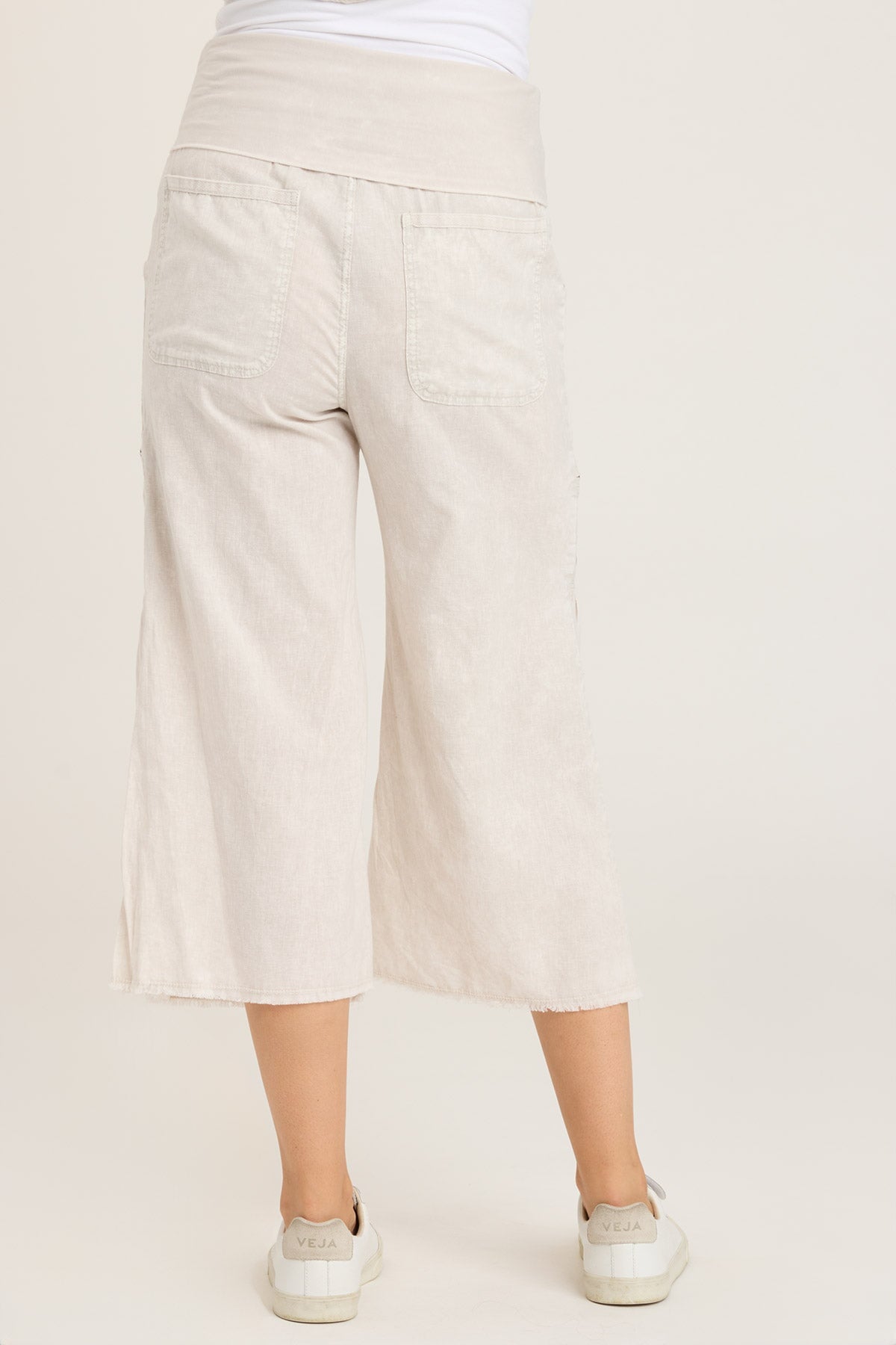 Pasqual Crop 2.0 - Stylish Women's Casual T-Shirt for Everyday Wear | Perfect for Work, Travel & Weekend Outfits