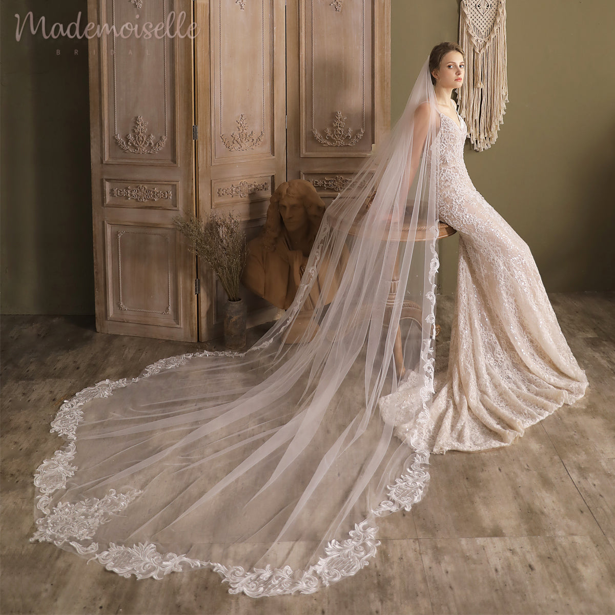 Elizabeth Veil - Elegant Bridal Wedding Veil with Lace Trim for Bride, Church Ceremony & Photo Shoots