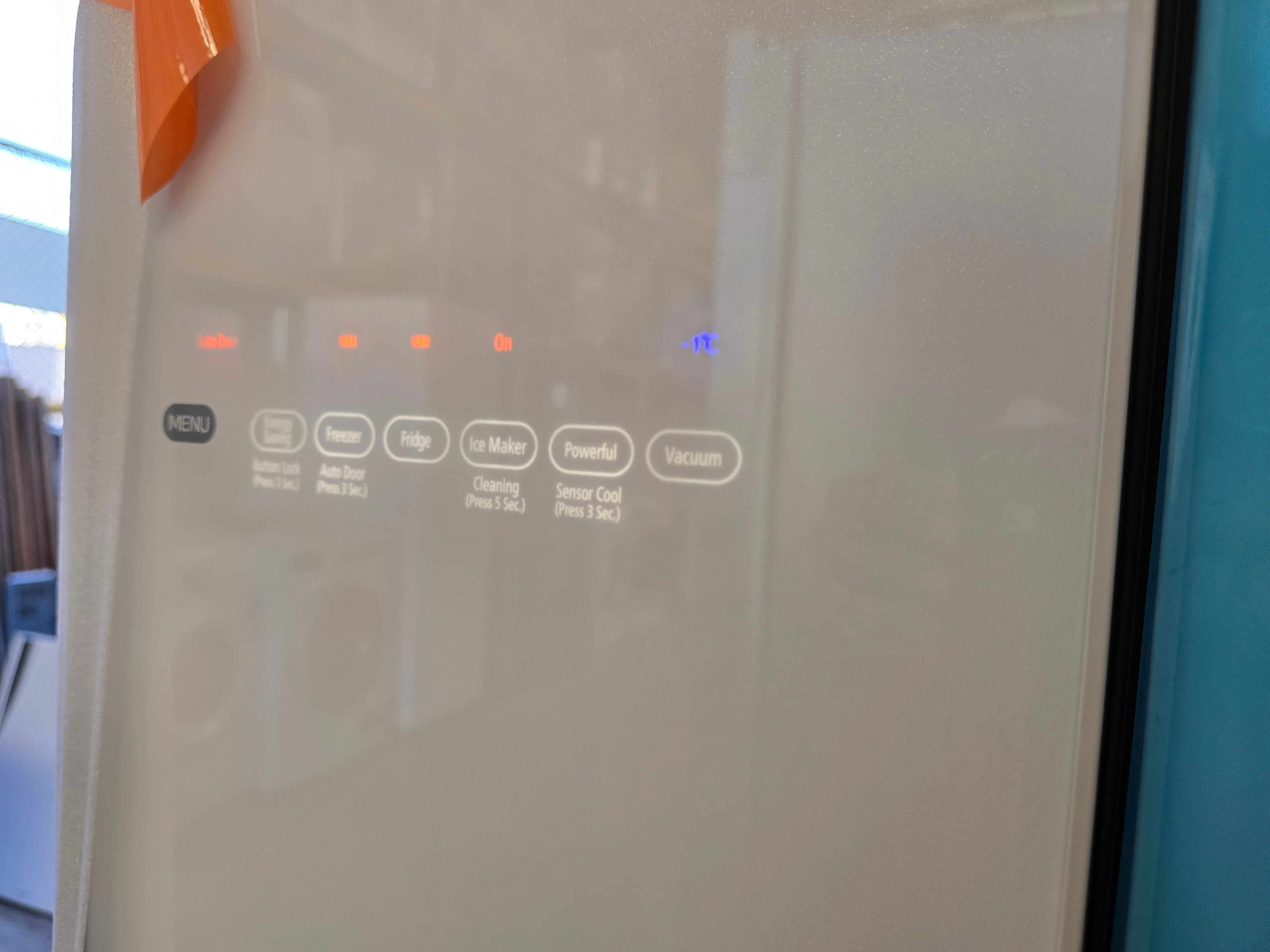 Hitachi 670L White Glass Inverter Refrigerator with Non-Plumbed Ice Maker - Energy Efficient, Made in Japan (Carton Damaged) - Perfect for Modern Kitchens, Restaurants, and Large Families