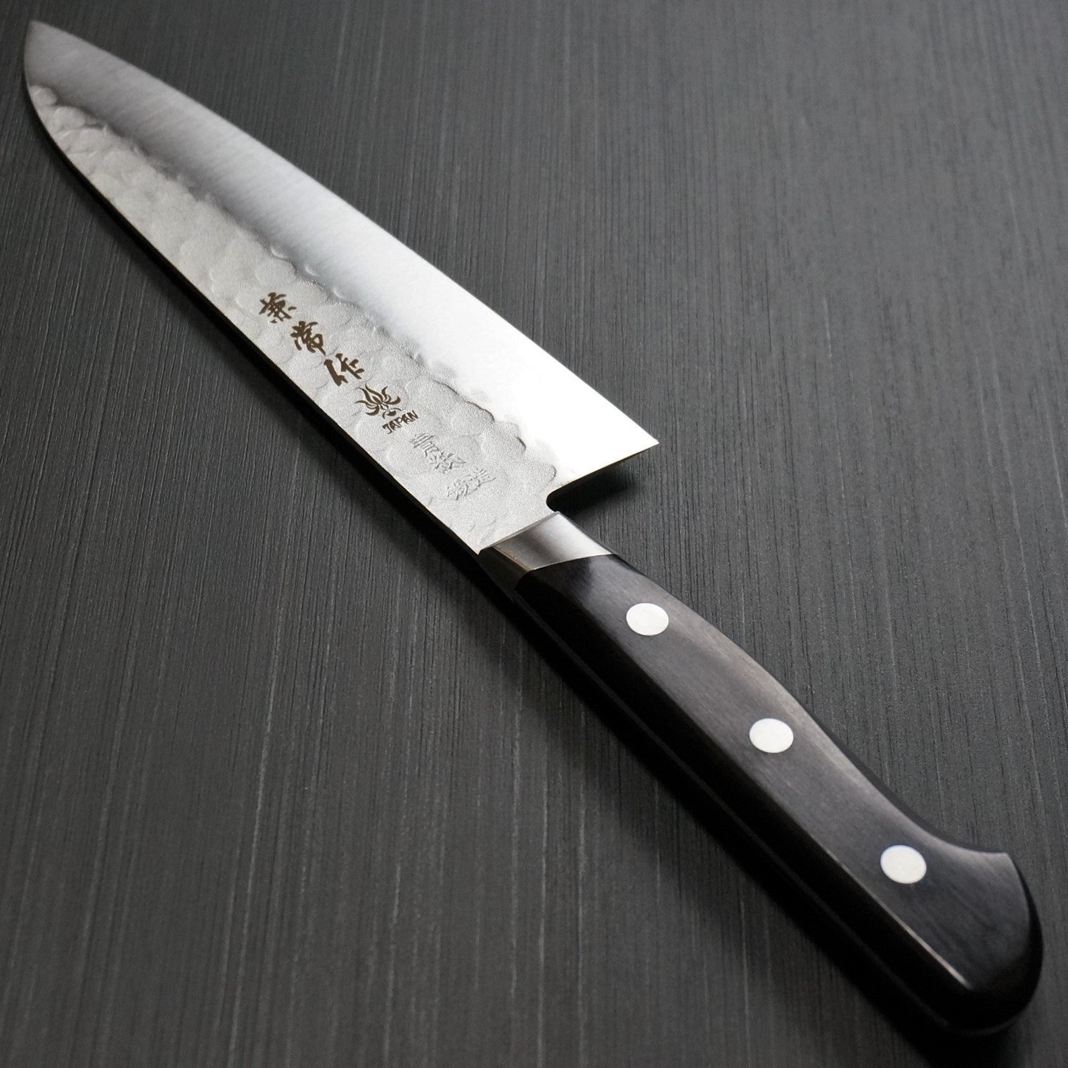 Kanetsune Seki Nashiji Hammered (Tsuchime) AOGAMI #2 Santoku Knife 180mm - Japanese High Carbon Steel Kitchen Knife for Professional Chefs & Home Cooking - Perfect for Slicing, Dicing & Mincing Vegetables, Meat & Fish