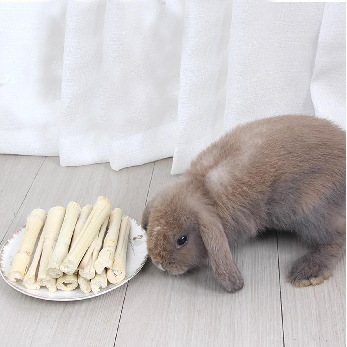 250g Natural Sweet Bamboo Chew Sticks for Rabbits, Guinea Pigs, Chinchillas, Hamsters - Healthy Small Pet Teeth Grinding Toy & Snack - Perfect for Cage Enrichment and Dental Care