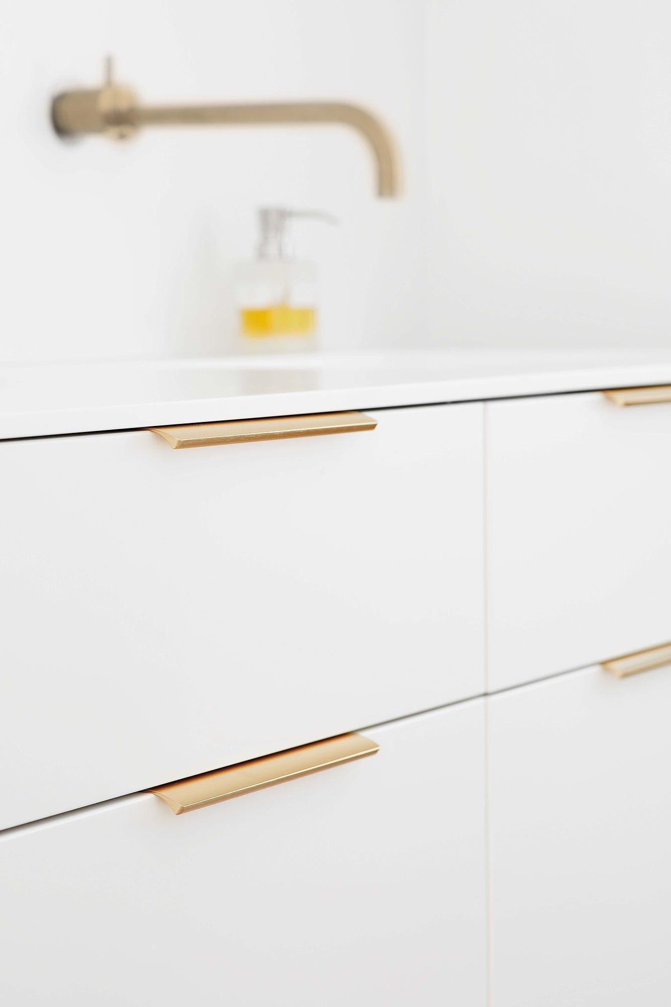 Brushed Bronze Edge Straight Tab Drawer Pulls - 10 Pack Cabinet Handles for Kitchen & Bathroom - Modern Hardware for Dressers, Cabinets & Furniture (3